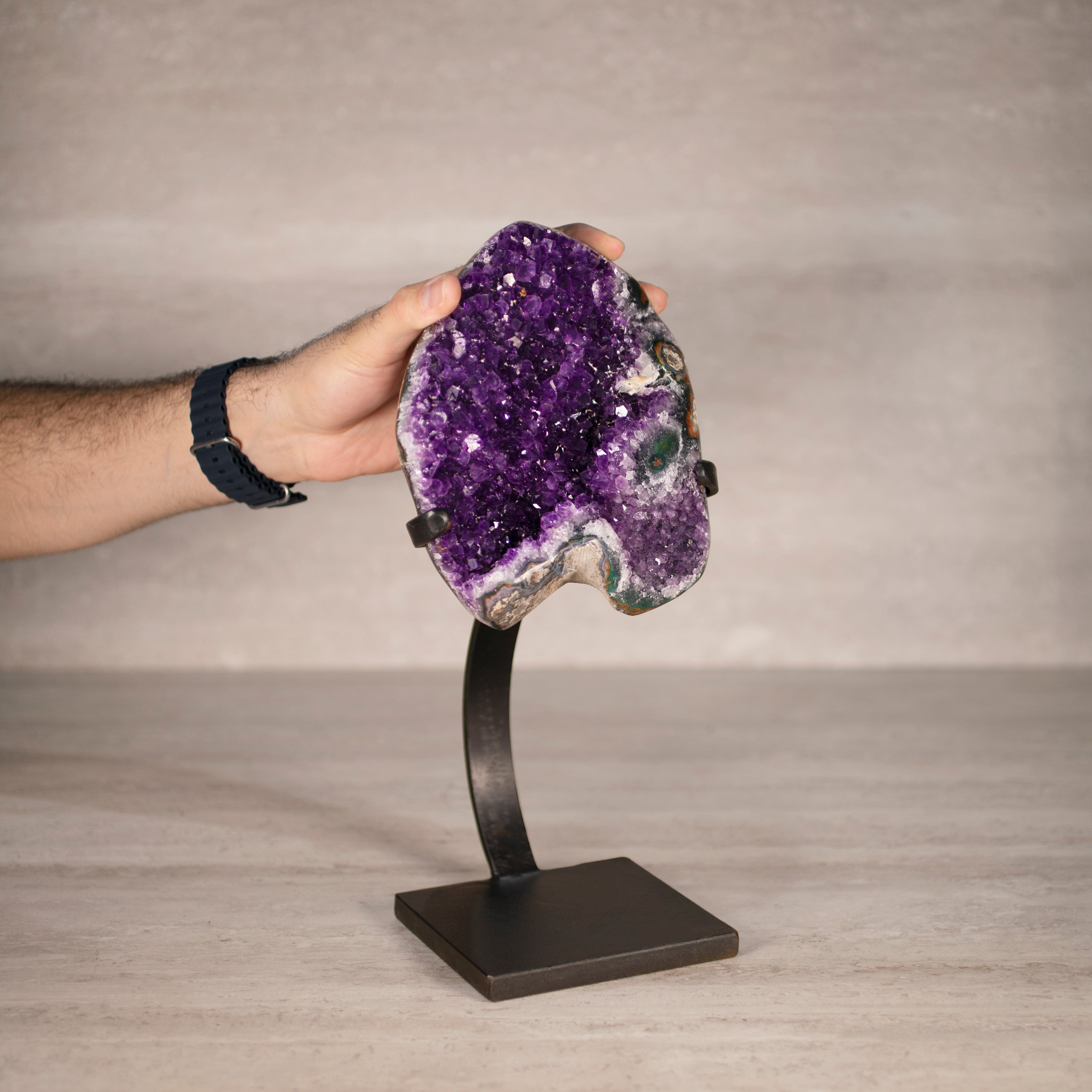 Kalifano Amethyst Amethyst Geode on Custom Stand from Uruguay - 13.5 in / 9 lbs UAG4200.009