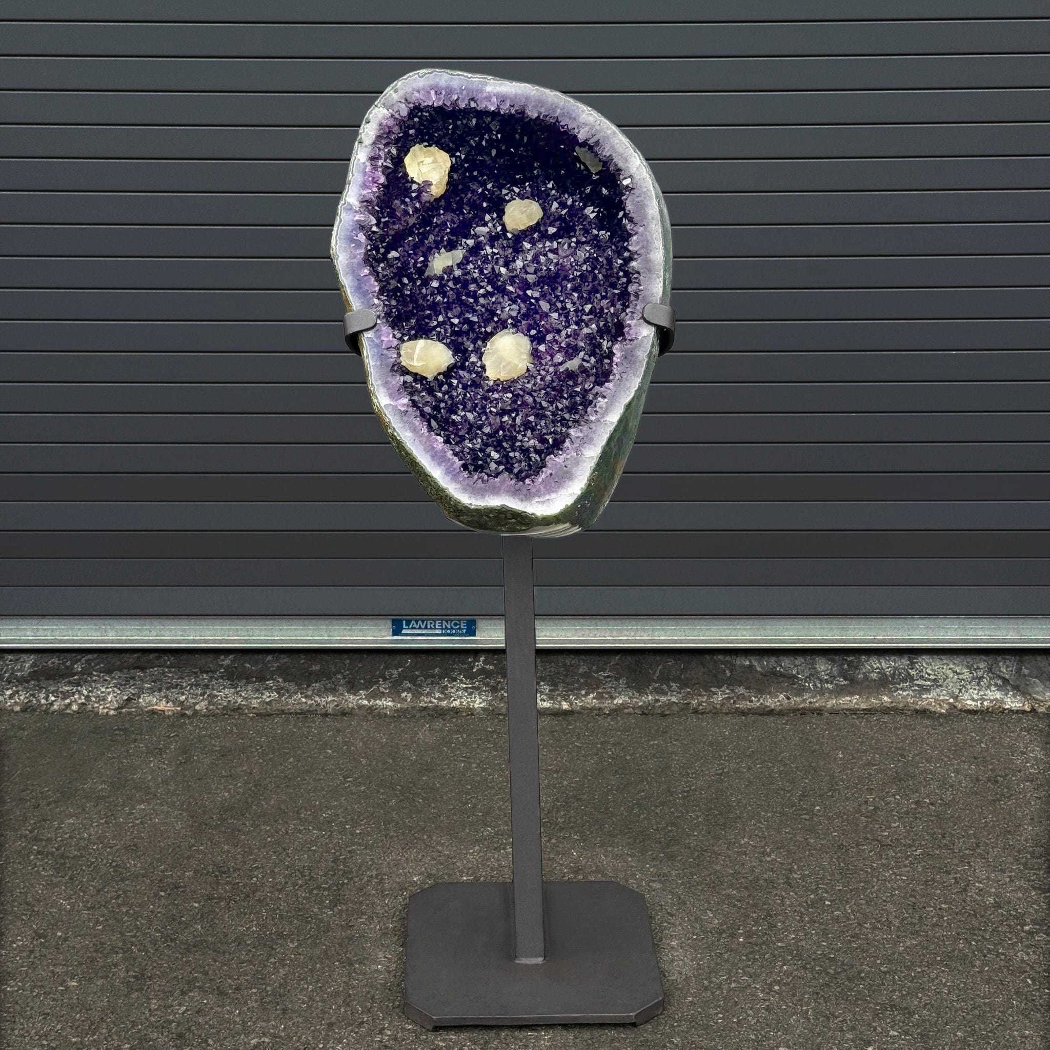 Kalifano Amethyst Amethyst Geode on Custom Stand from Uruguay - 47 in / 117 lbs UAG59000.001