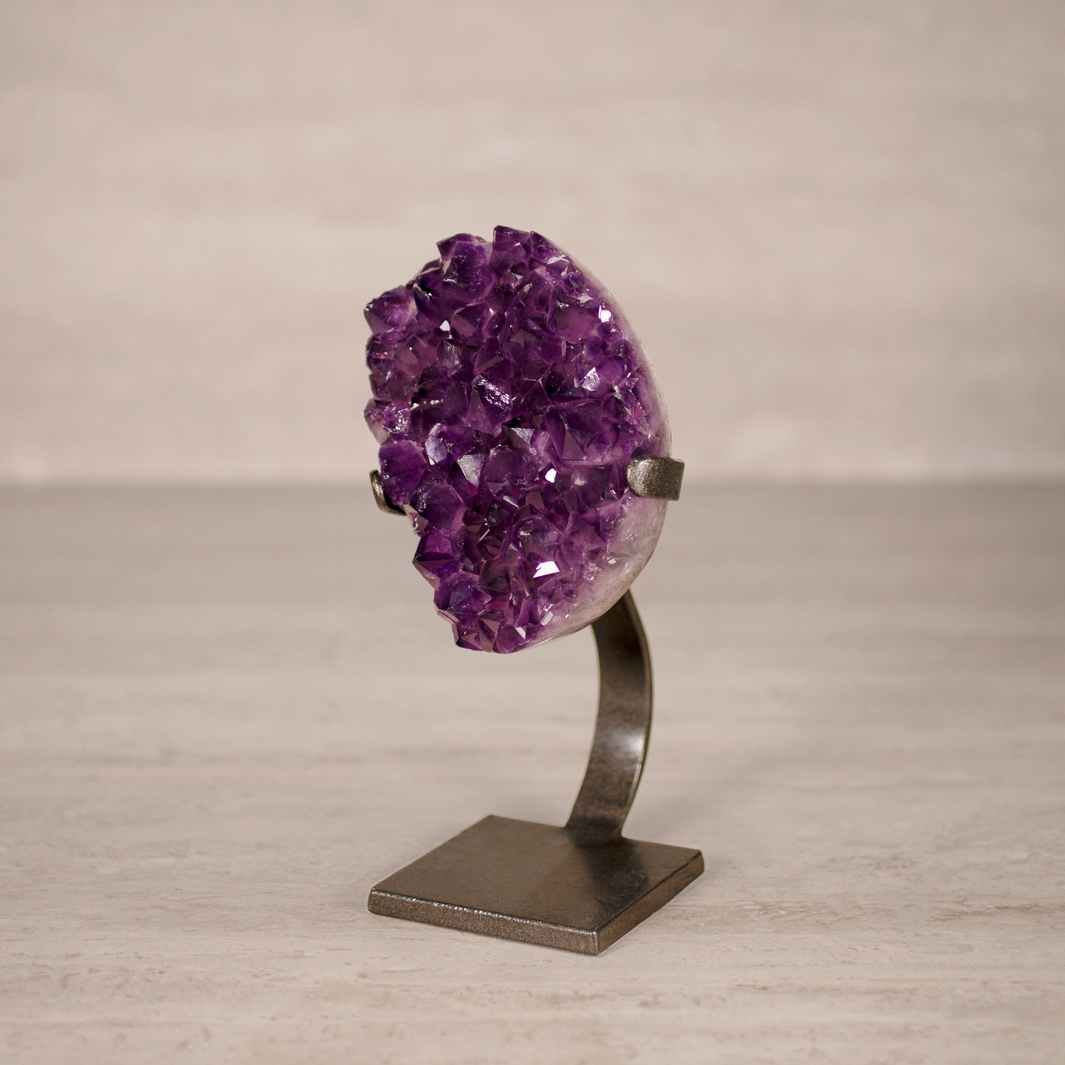Kalifano Amethyst Amethyst Geode on Custom Stand from Uruguay - 7.5 in / 2.5 lbs UAG1200.050