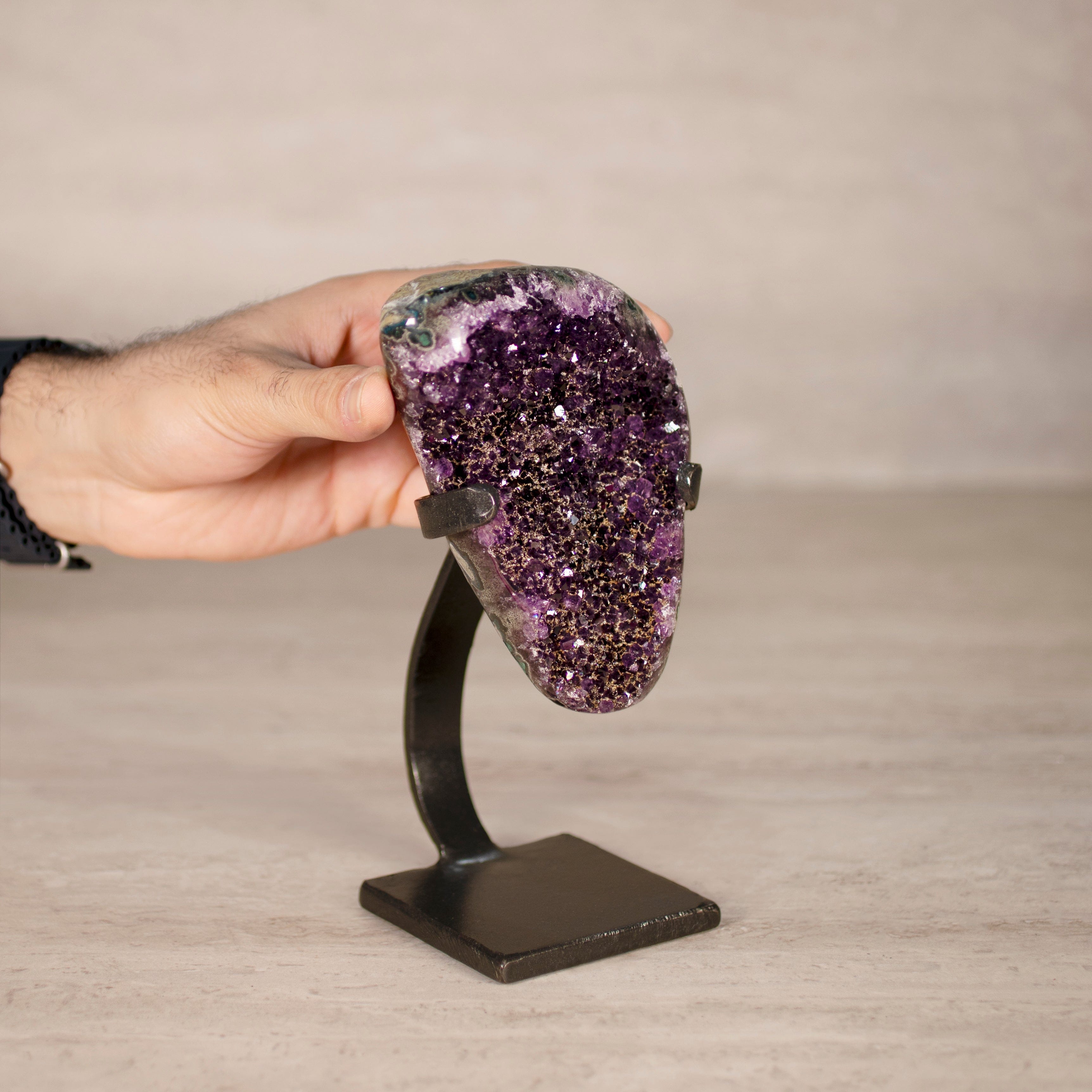 Kalifano Amethyst Amethyst Geode on Custom Stand from Uruguay - 7.5 in / 2.5 lbs UAG1200.051