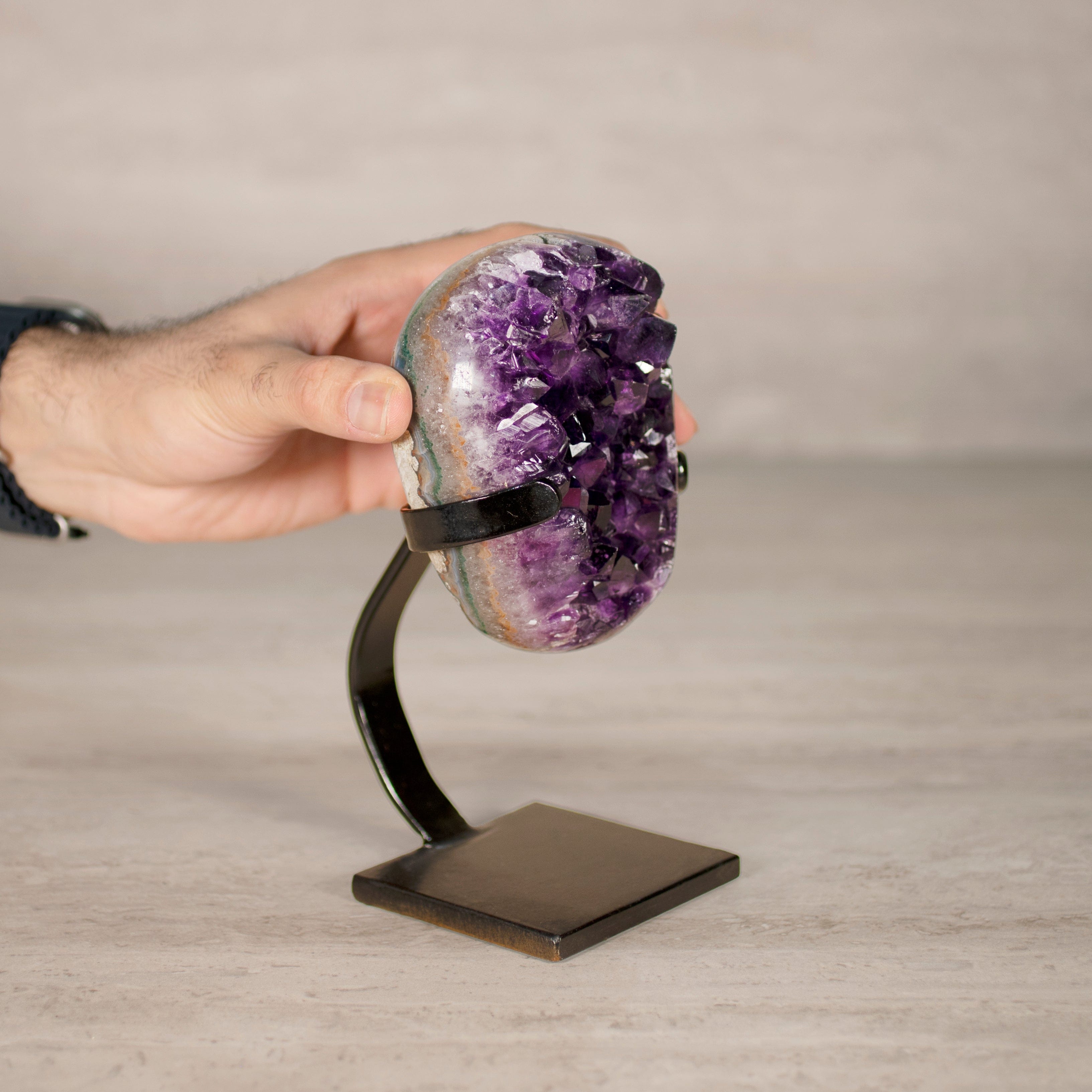 Kalifano Amethyst Amethyst Geode on Custom Stand from Uruguay - 7.5 in / 3 lbs UAG1500.029