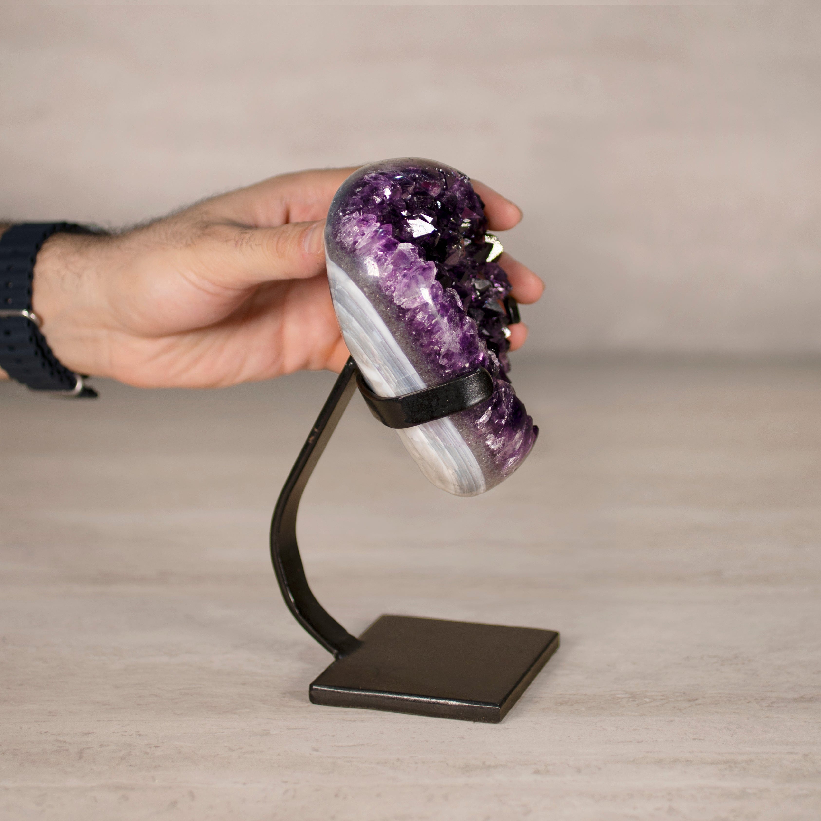 Kalifano Amethyst Amethyst Geode on Custom Stand from Uruguay - 7.5 in / 3 lbs UAG1500.032