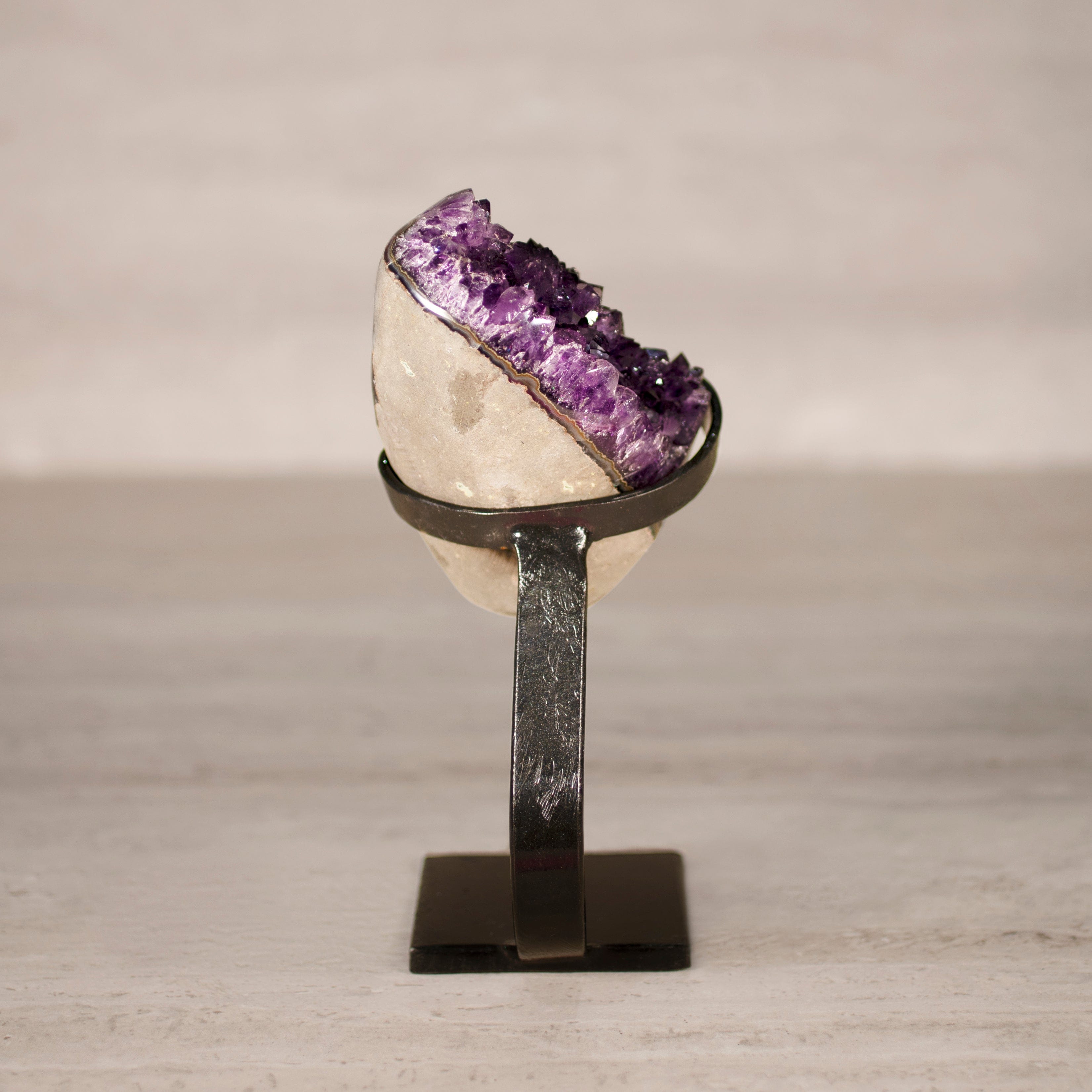 Kalifano Amethyst Amethyst Geode on Custom Stand from Uruguay - 8.5 in / 2.5 lbs UAG1200.055