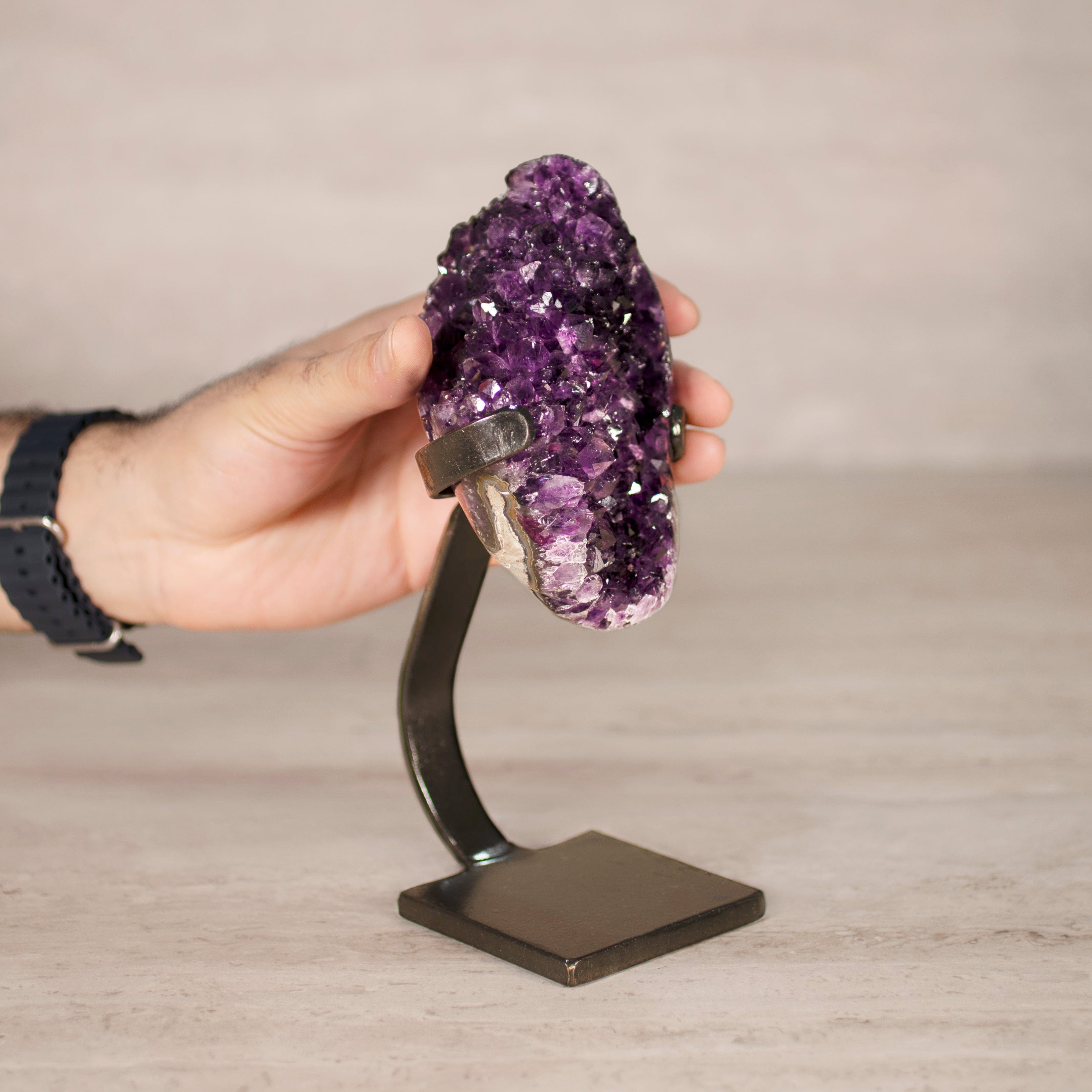 Kalifano Amethyst Amethyst Geode on Custom Stand from Uruguay - 8.5 in / 2.5 lbs UAG1200.055