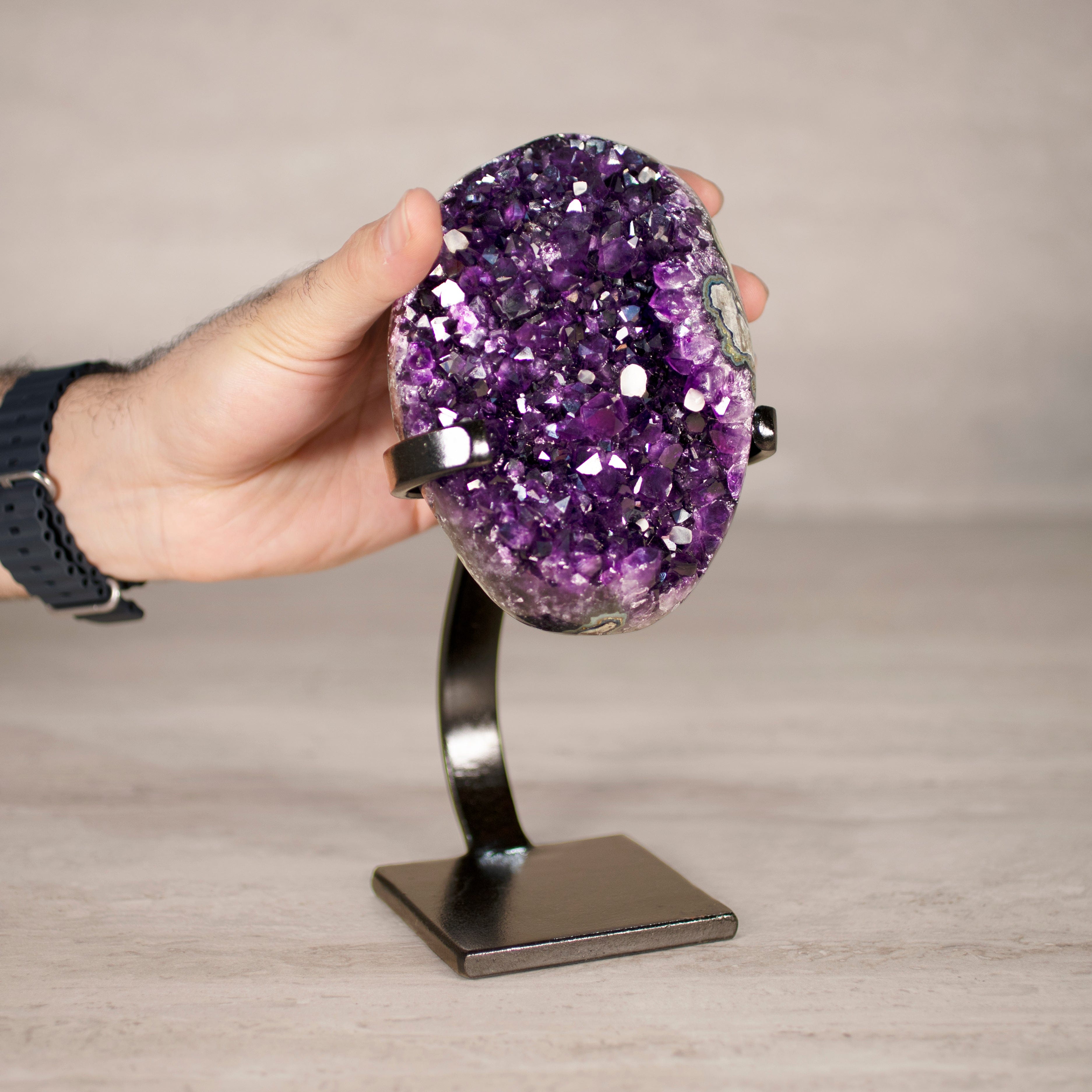 Kalifano Amethyst Amethyst Geode on Custom Stand from Uruguay - 8.5 in / 3.5 lbs UAG1600.030