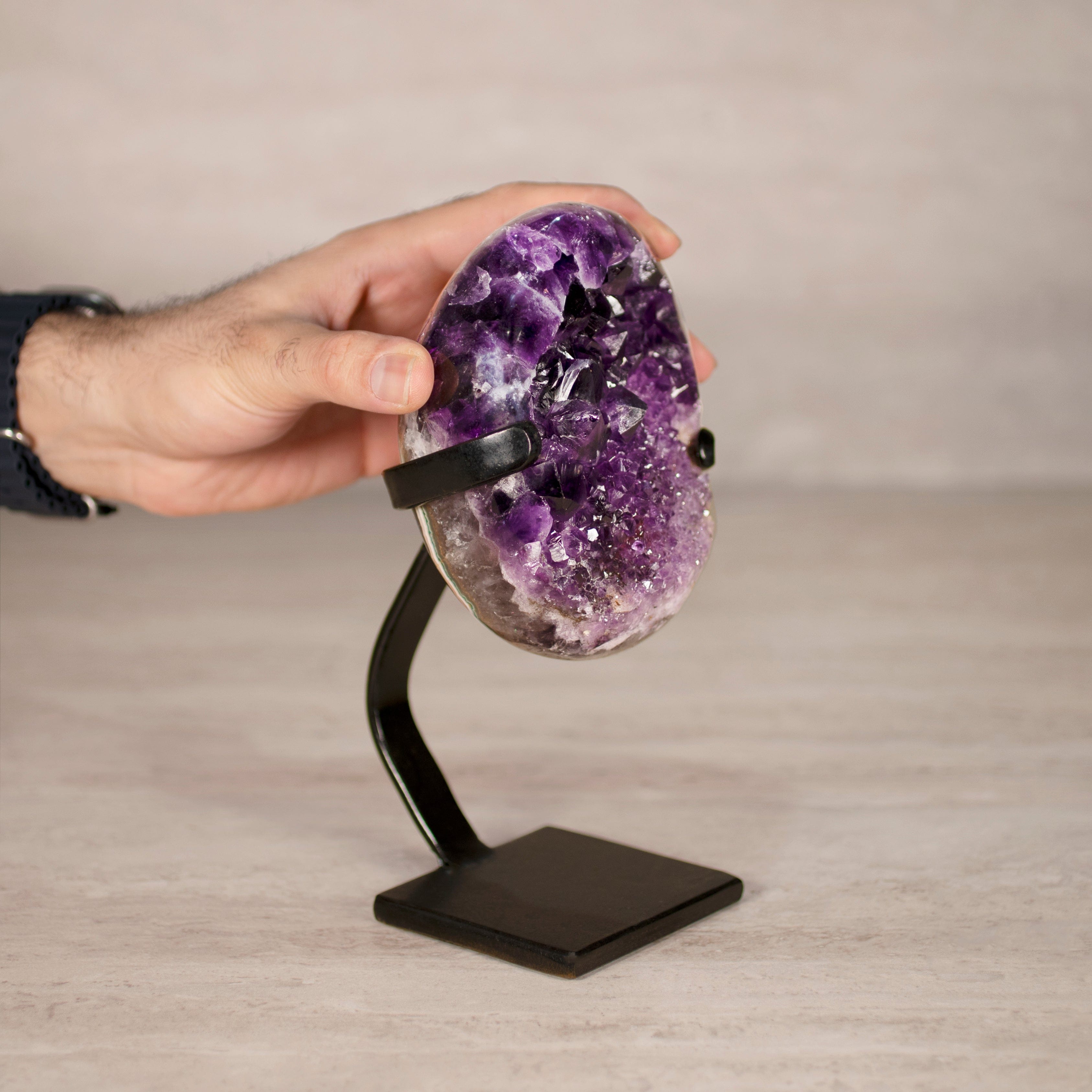 Kalifano Amethyst Amethyst Geode on Custom Stand from Uruguay - 8.5 in / 3.5 lbs UAG1700.022
