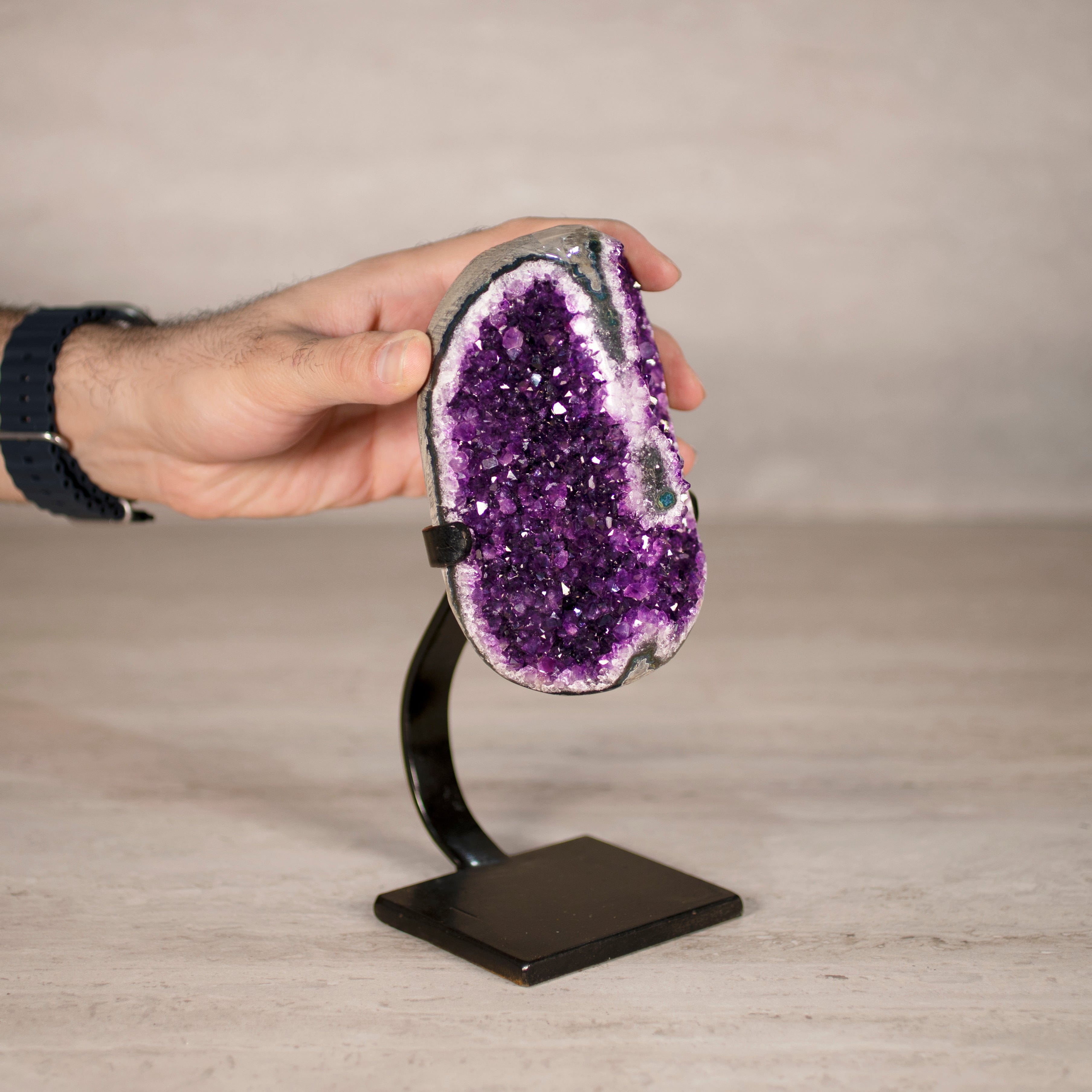 Kalifano Amethyst Amethyst Geode on Custom Stand from Uruguay - 8.5 in / 3.5 lbs UAG1700.029