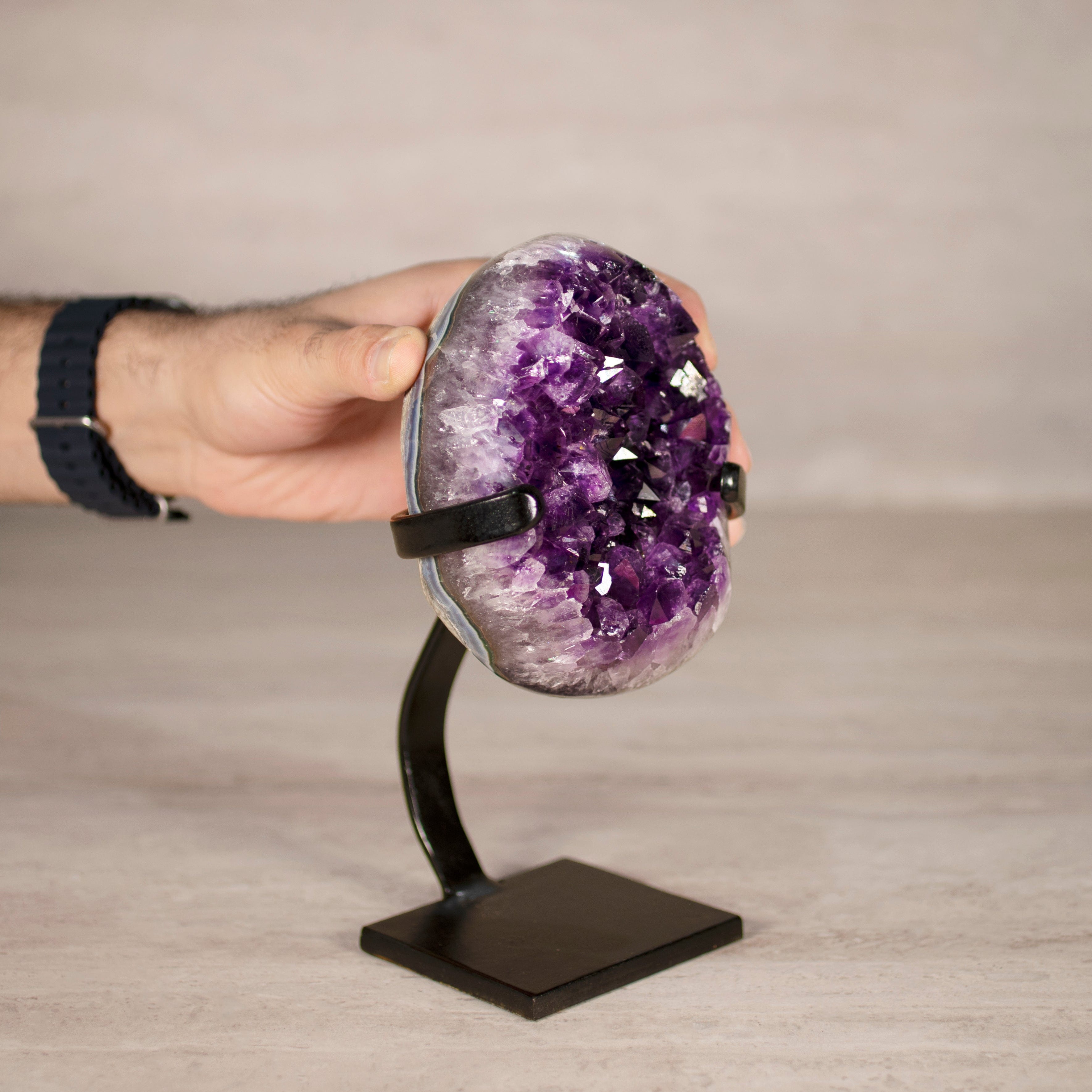 Kalifano Amethyst Amethyst Geode on Custom Stand from Uruguay - 8.5 in / 4.5 lbs UAG2000.021