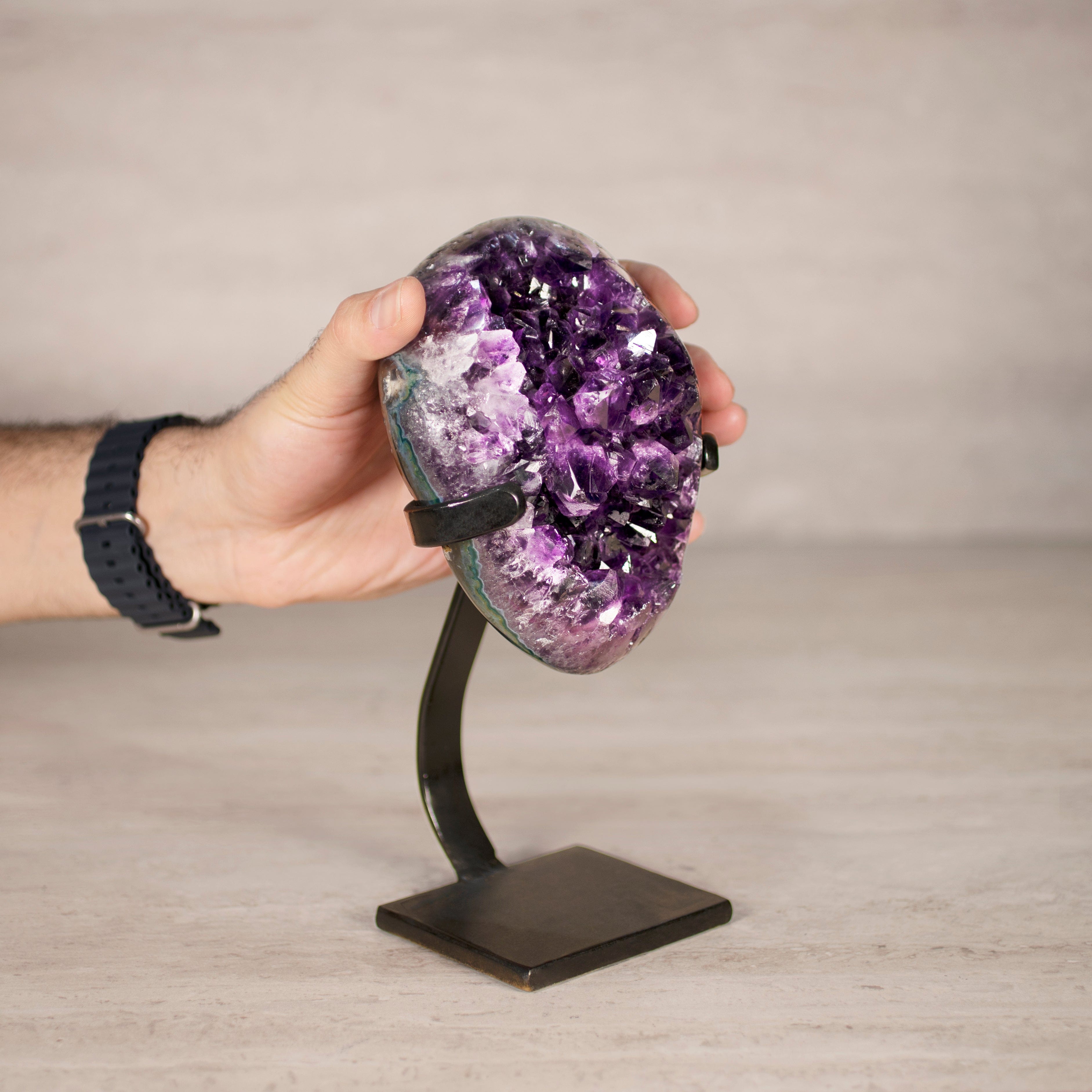 Kalifano Amethyst Amethyst Geode on Custom Stand from Uruguay - 8.5 in / 4.5 lbs UAG2100.022