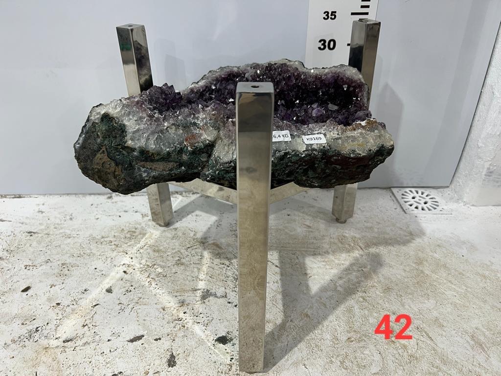 Kalifano Amethyst Amethyst Geode Table from Brazil with Custom Stand- 16" / 36 lbs BAG4000.010
