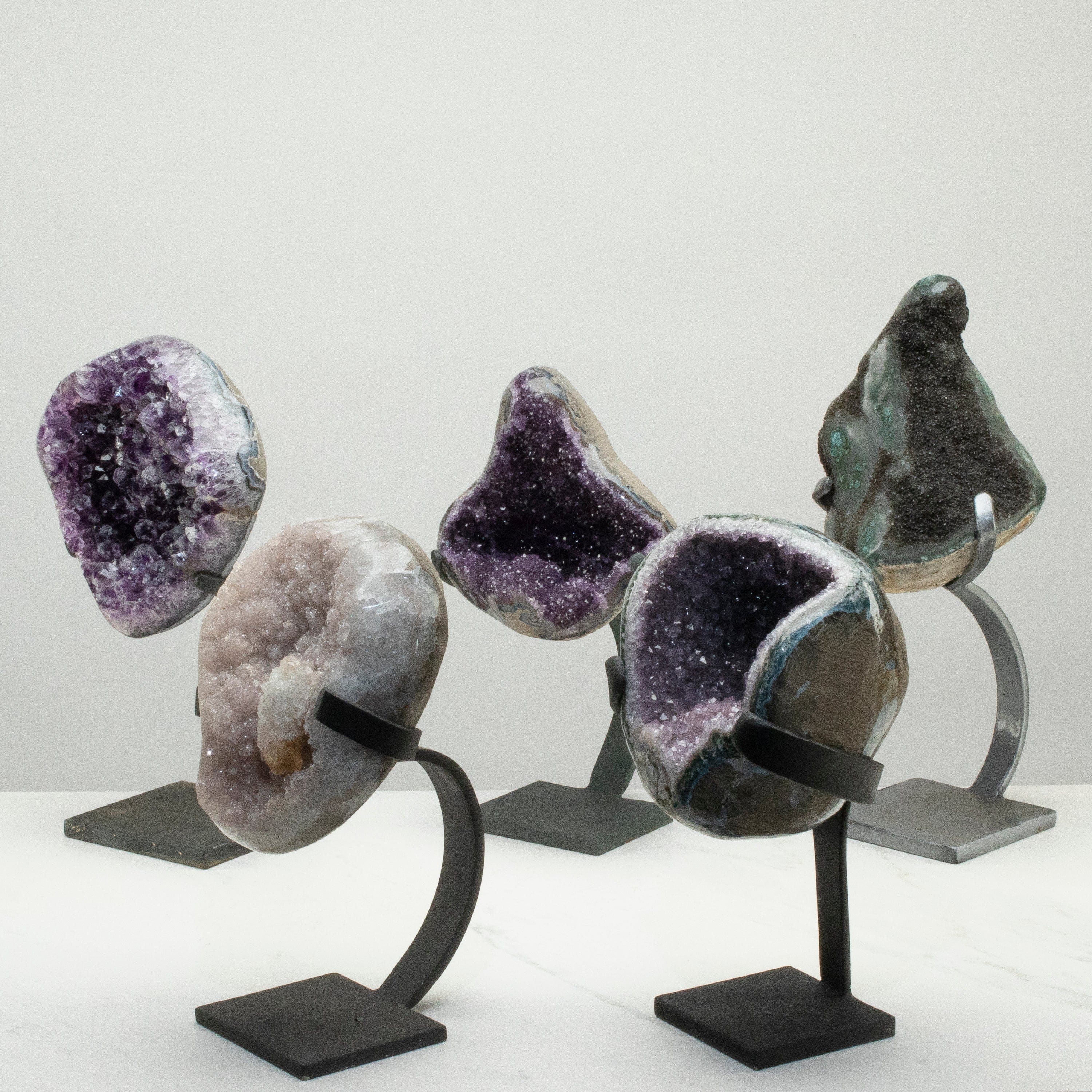 Kalifano Amethyst Uruguayan Amethyst Geode on Custom Stand - 13" / 11 lbs (Good Quality) UAG2000-C