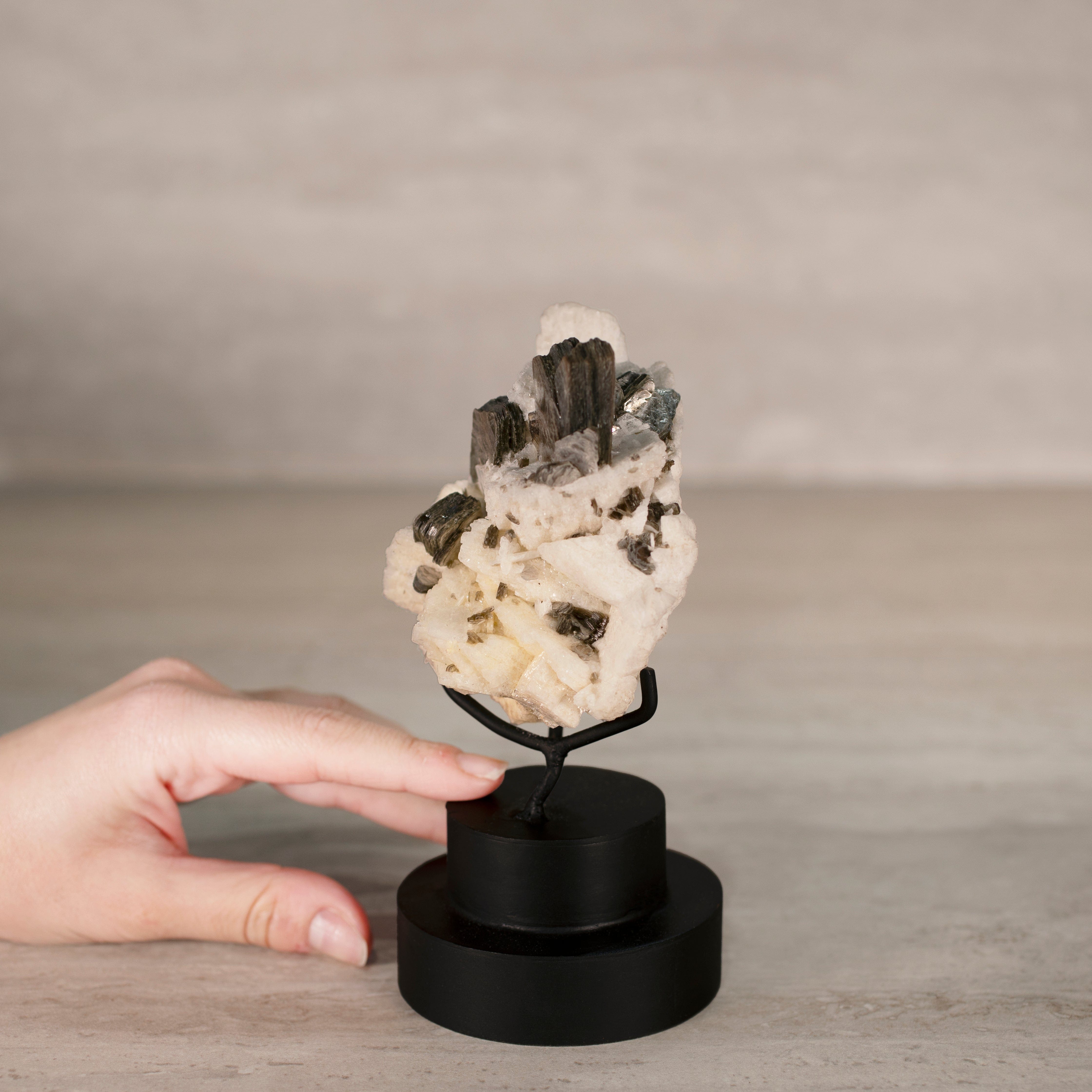 KALIFANO Apophyllite & Mica Natural Brazilian Apophyllite & Mica on Custom Stand - 5.5" / 400 g APE4500.001