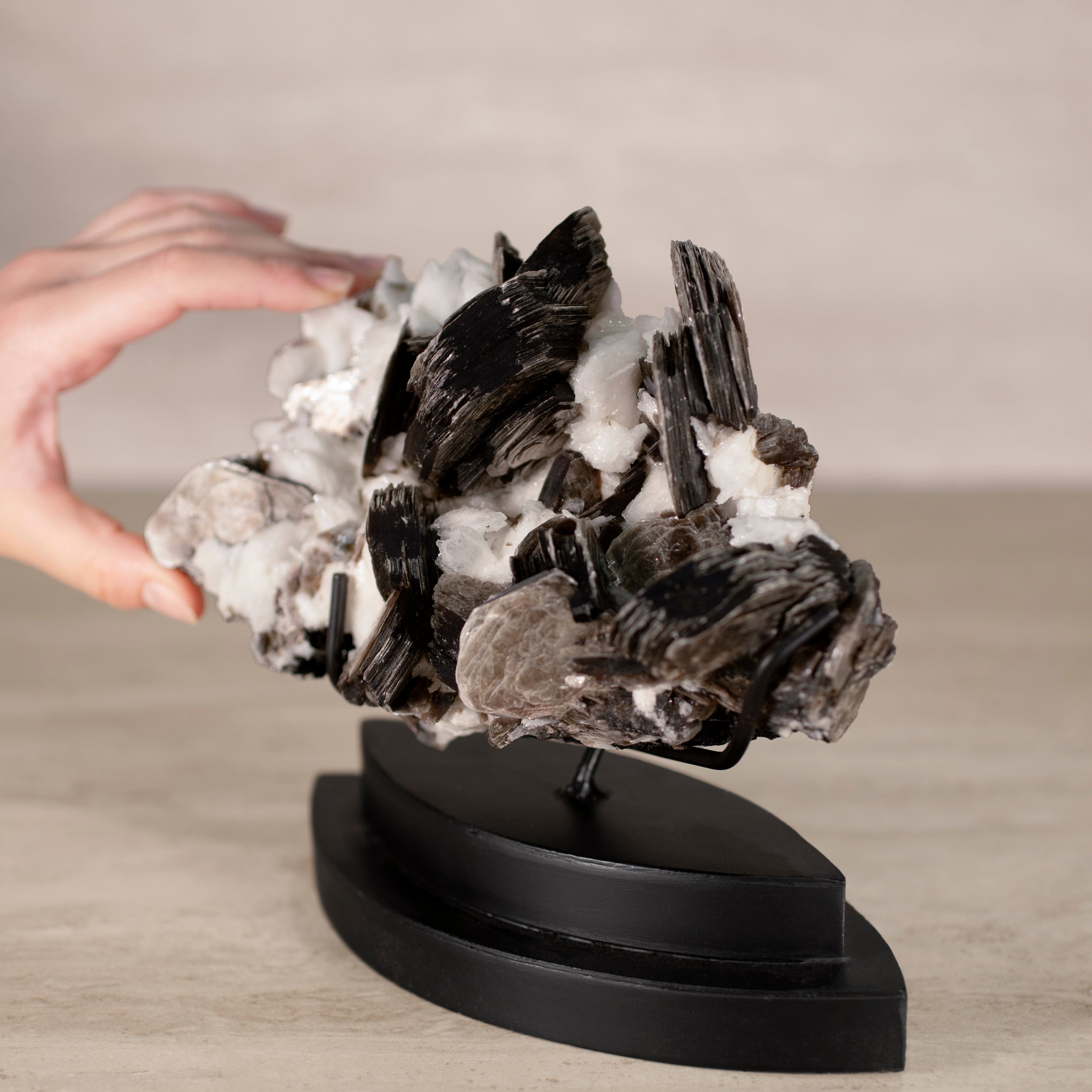 KALIFANO Apophyllite & Mica Natural Brazilian Apophyllite & Mica on Custom Stand - 8" / 4 lbs APE17000.001