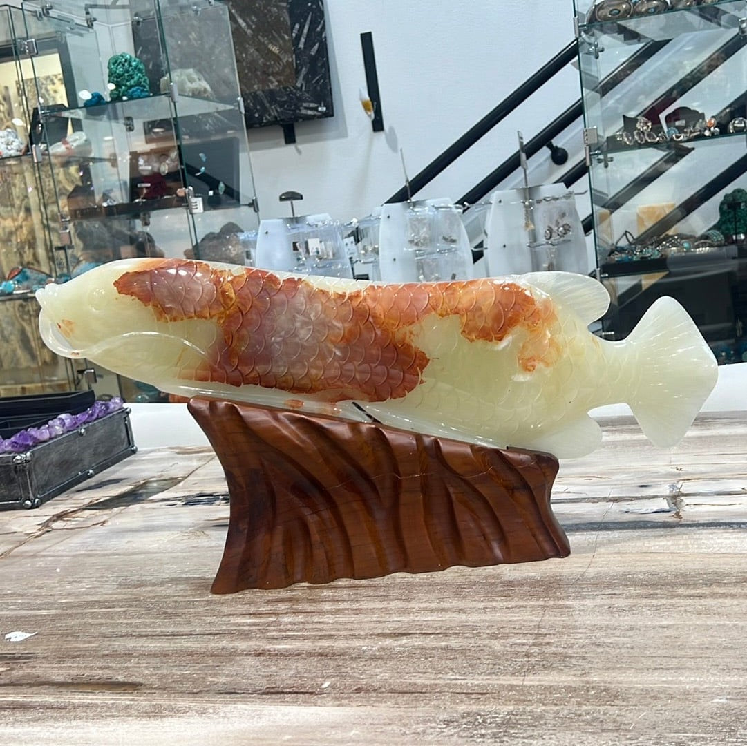 Kalifano Crystal Carving Beautiful Fish Crystal Carving - A Symbol of Abundance and Prosperity CV4800-FIS