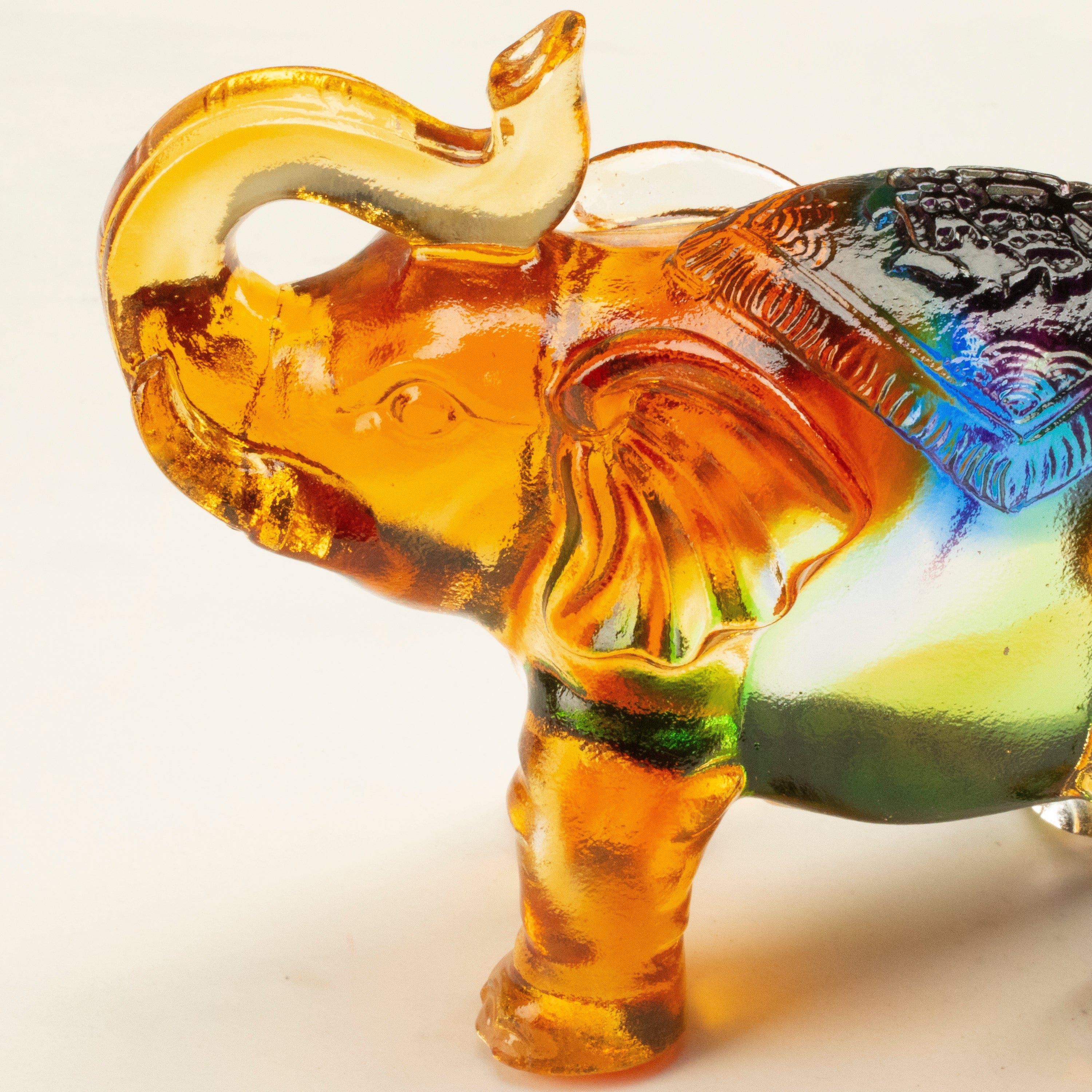 Kalifano Crystal Carving Magnificent Elephant Crystal Carving - A Symbol of Strength and Wisdom CR130-ELE