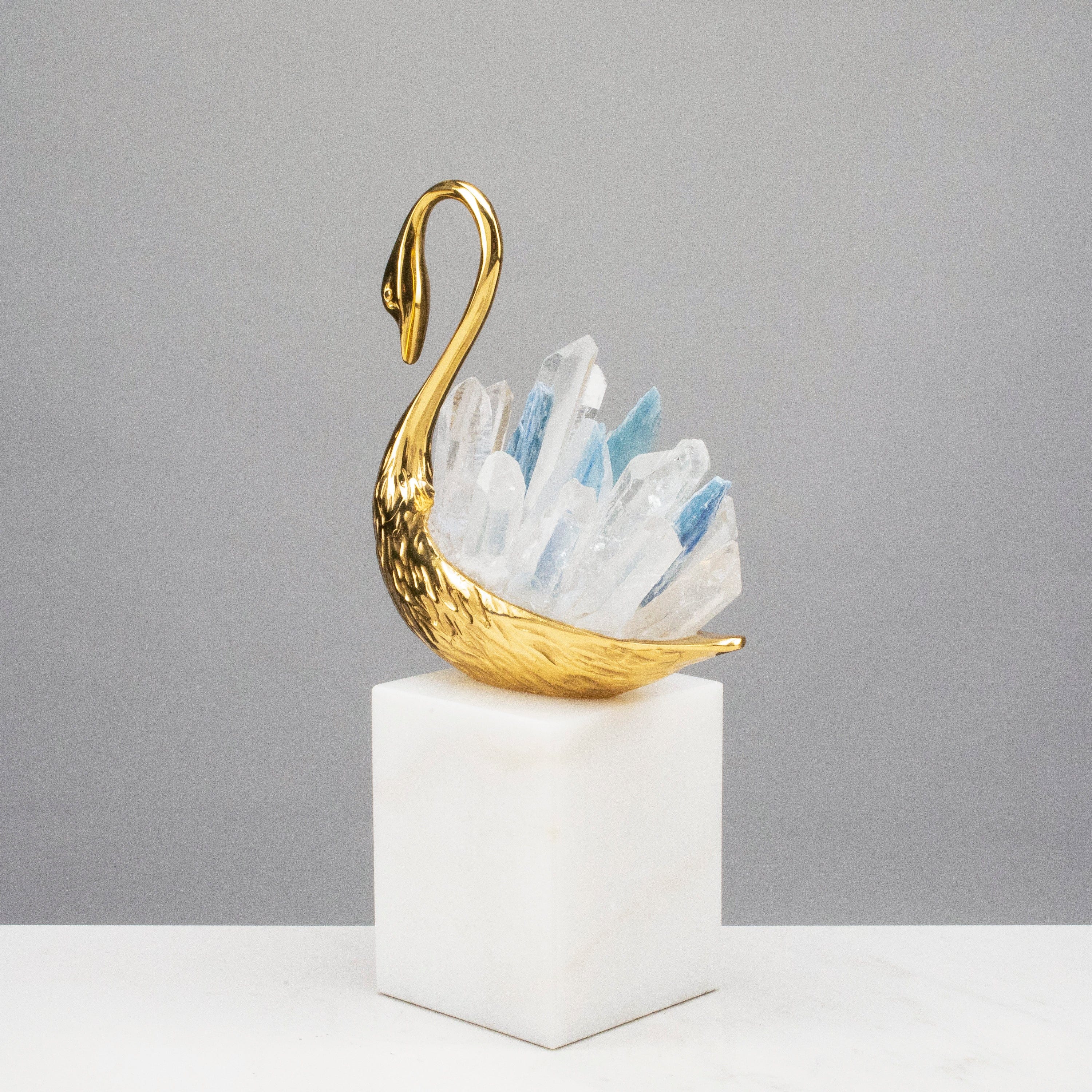 KALIFANO Crystal Home Decor Brass Swan with Kyanite and Quartz Cluster HG1718B-QZ