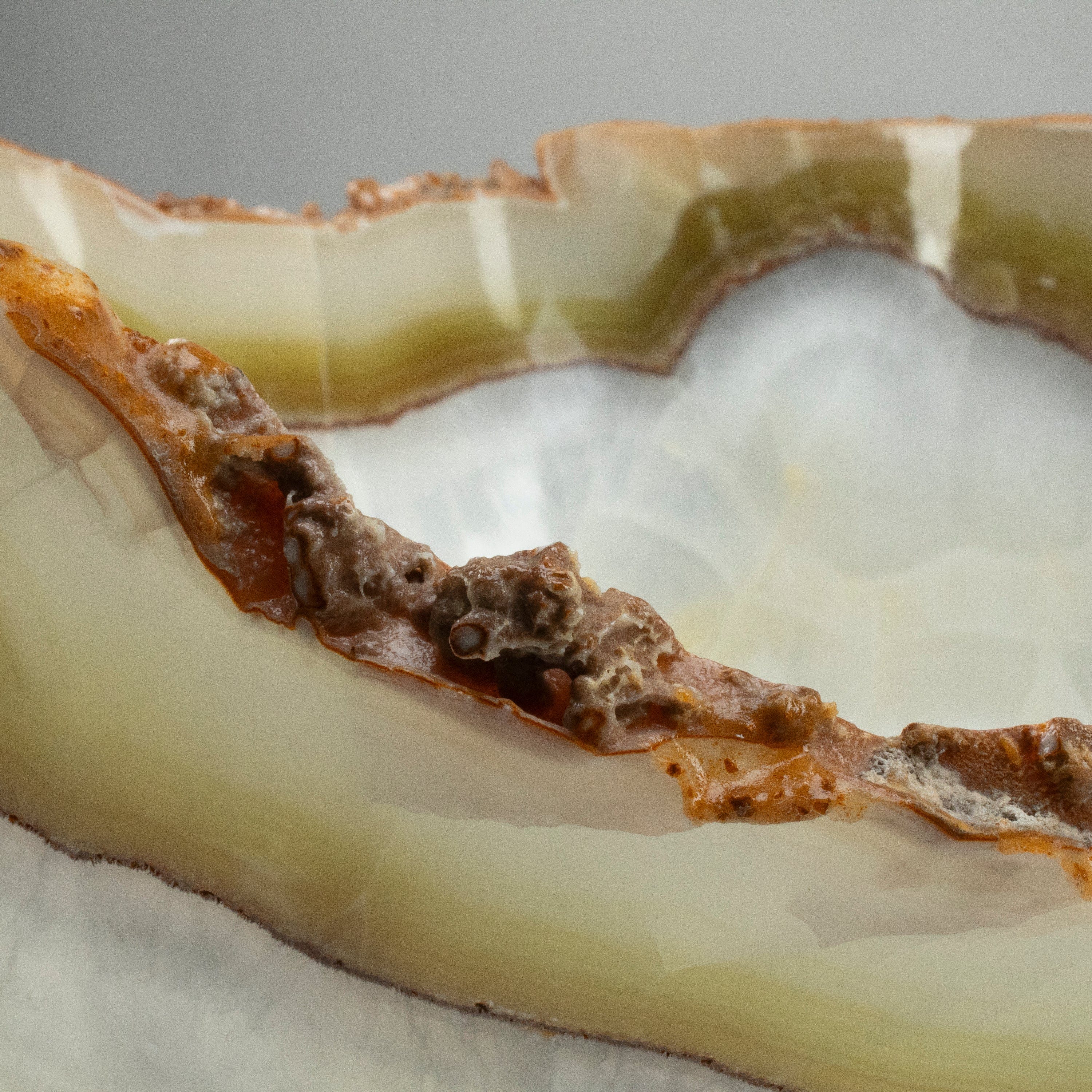 KALIFANO Gemstone Bowls White and Green Onyx Bowl 23" BOX11000.002