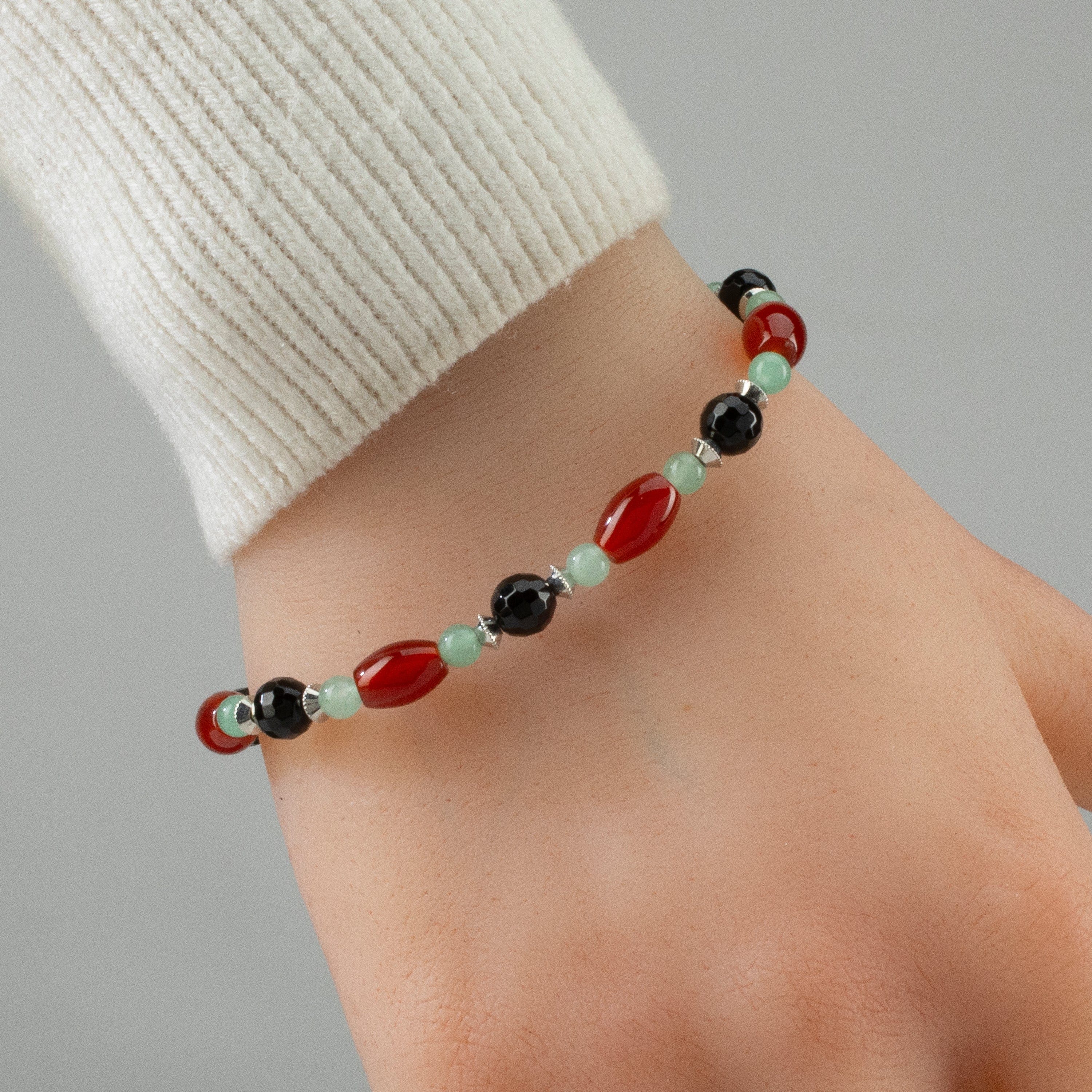 Kalifano Gemstone Bracelets Oval Carnelian and Round Faceted Black Agate with Aventurine & Crystal Accent Beads Gemstone Elastic Bracelet BLUE-BGP-012
