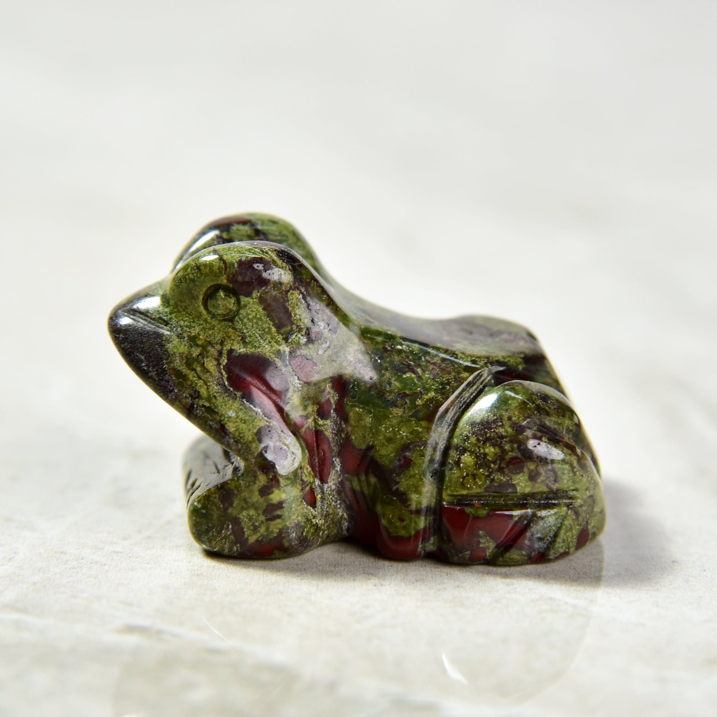 KALIFANO Gemstone Carvings 1.5" Bloodstone Frog Natural Gemstone Carving CV9-F-BS