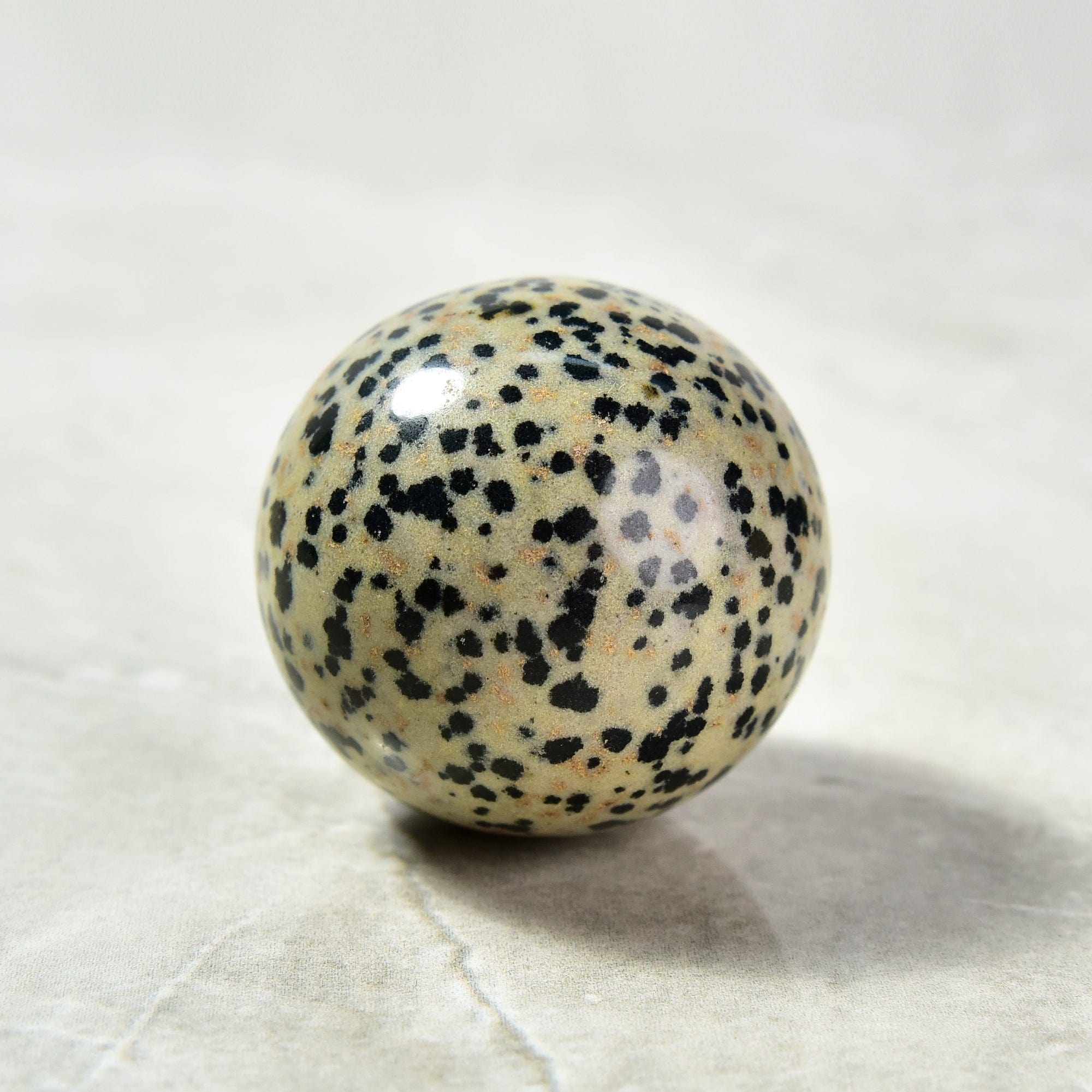 KALIFANO Gemstone Carvings 1.6" Dalmation Jasper Sphere Natural Gemstone Carving CV15-SP-DJ