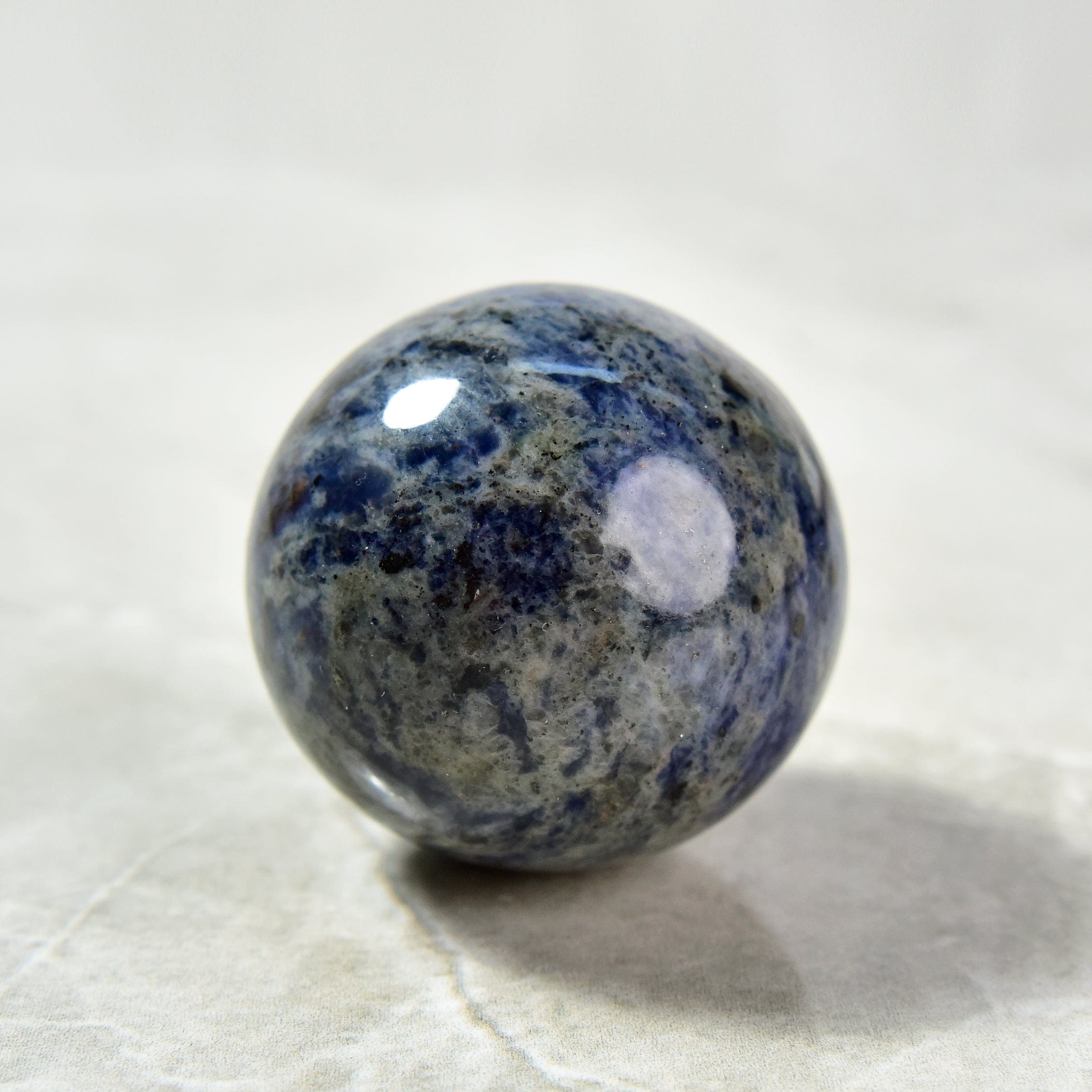 KALIFANO Gemstone Carvings 1.6" Sodalite Sphere Natural Gemstone Carving CV15-SP-SD