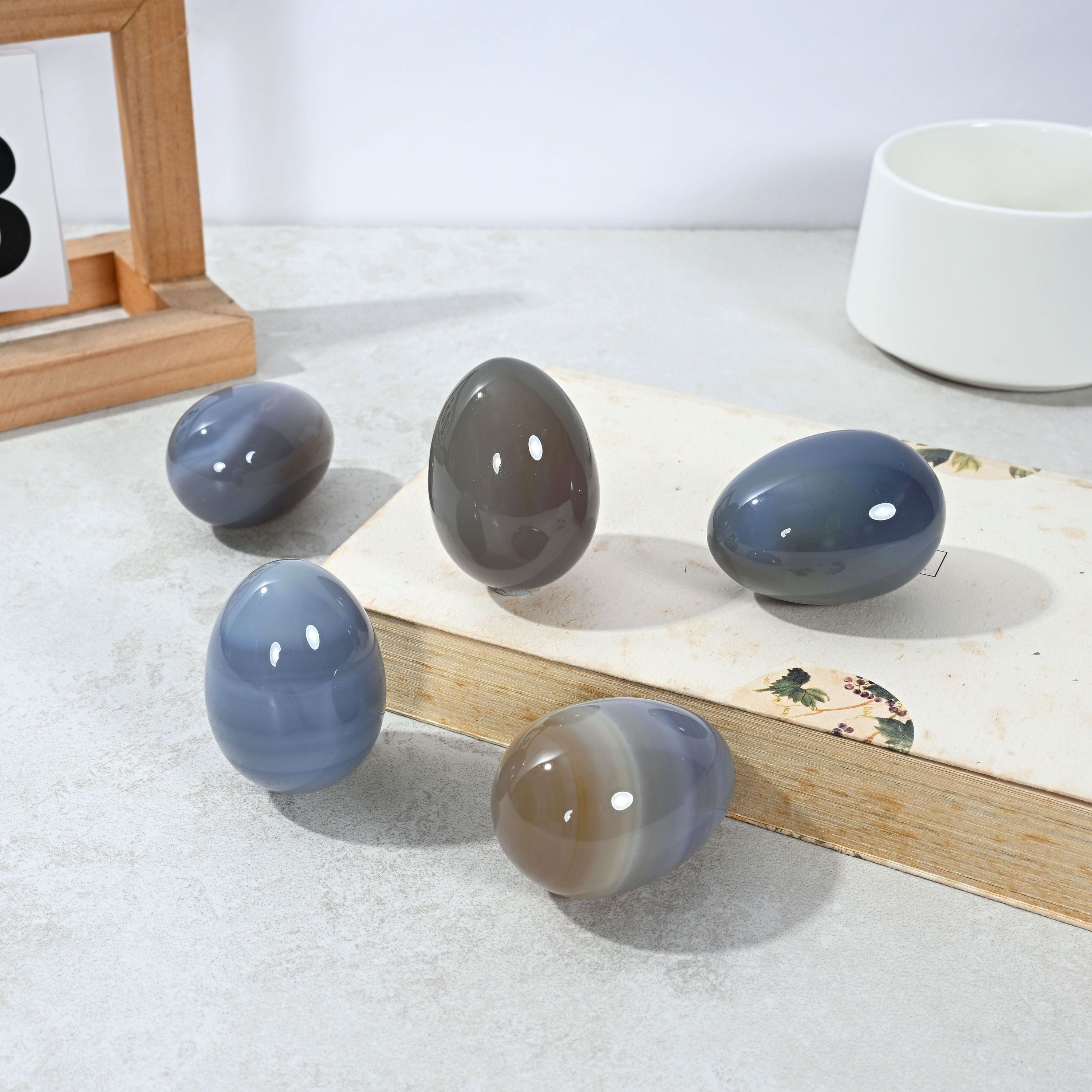 KALIFANO Gemstone Carvings 2" Gray Agate Egg Natural Gemstone Carving CV14-EG-GAE