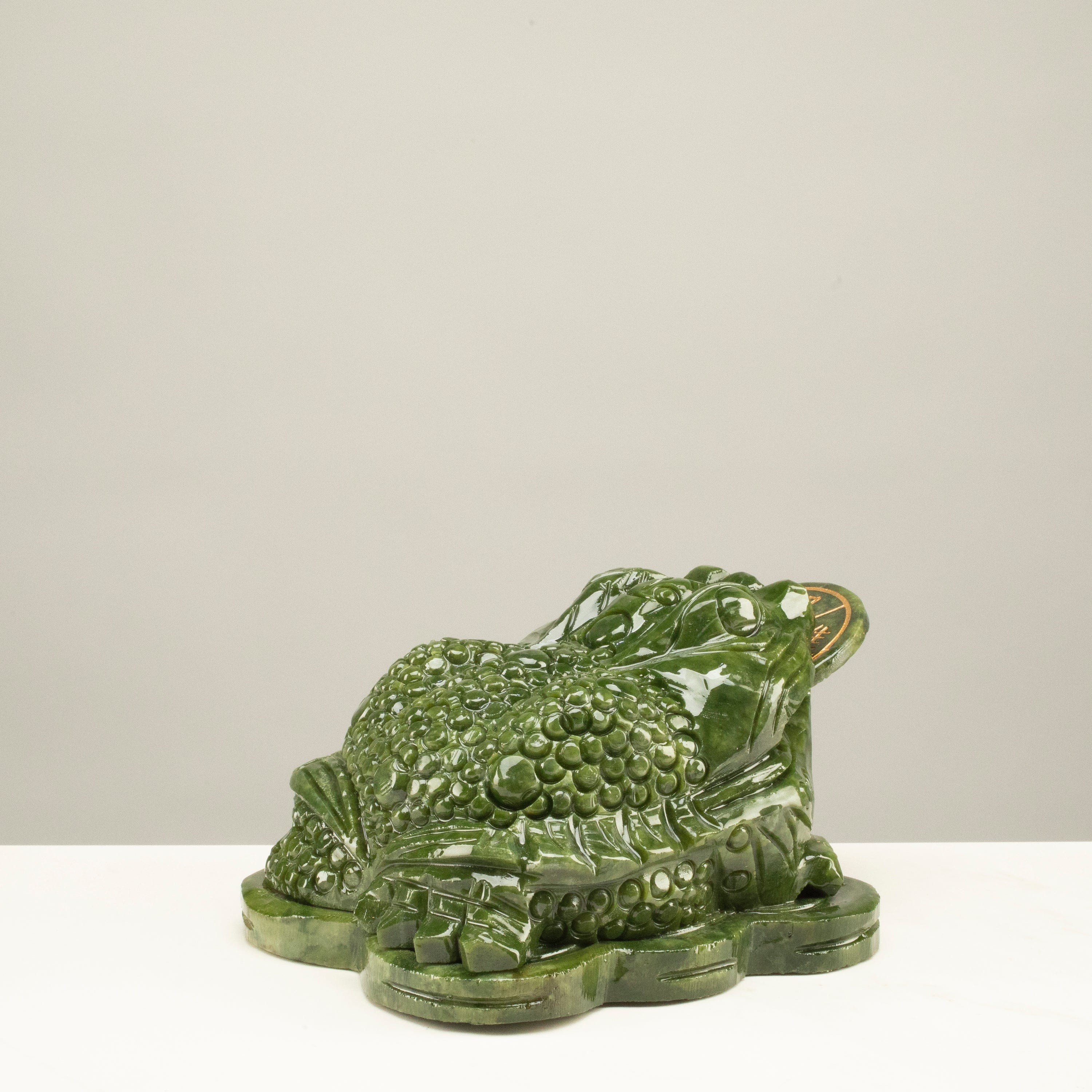 Kalifano Gemstone Carvings Lucky Toad Jade Crystal Carving - A Symbol of Financial Prosperity and Good Fortune CV180-F-JADE