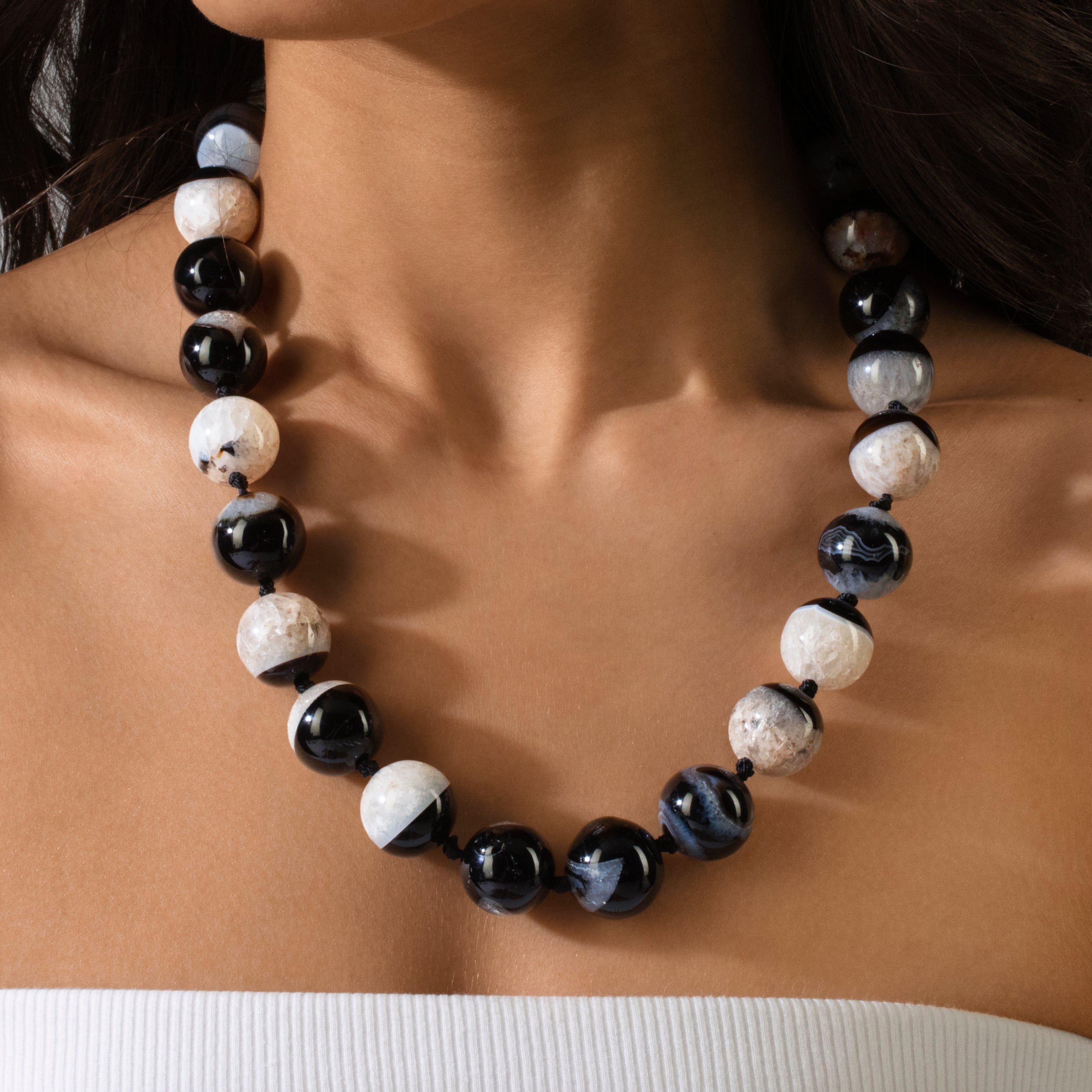 Kalifano Gemstone Jewelry Agate 18mm Round Gemstone Necklace with Sterling Silver Clasp - 22" 9GN-AG