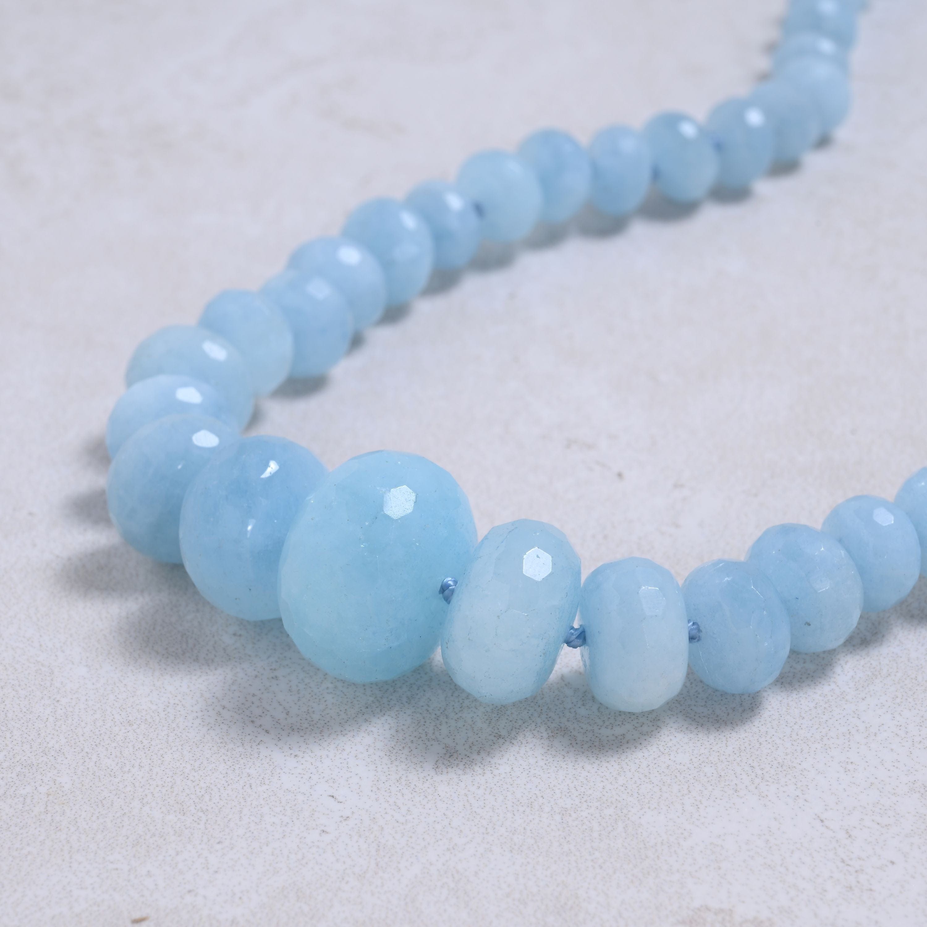Kalifano Gemstone Jewelry Aquamarine Gradual Gemstone Necklace with Sterling Silver Clasp - 22" 9GN-AQ