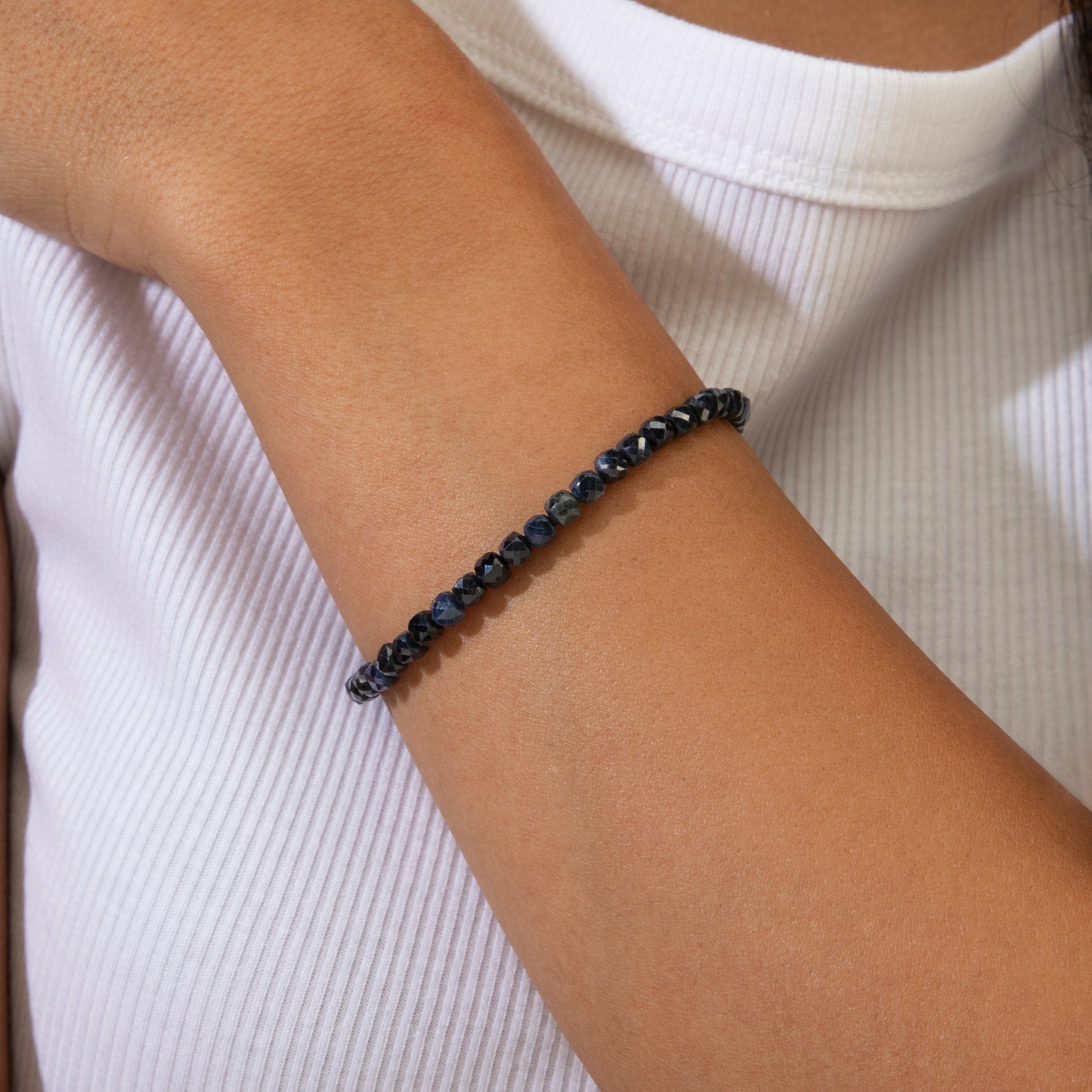 KALIFANO Gemstone Jewelry Dark Sapphire 4mm Natural Gemstone Bracelet with Sterling Silver Clasp B4-16S-SP