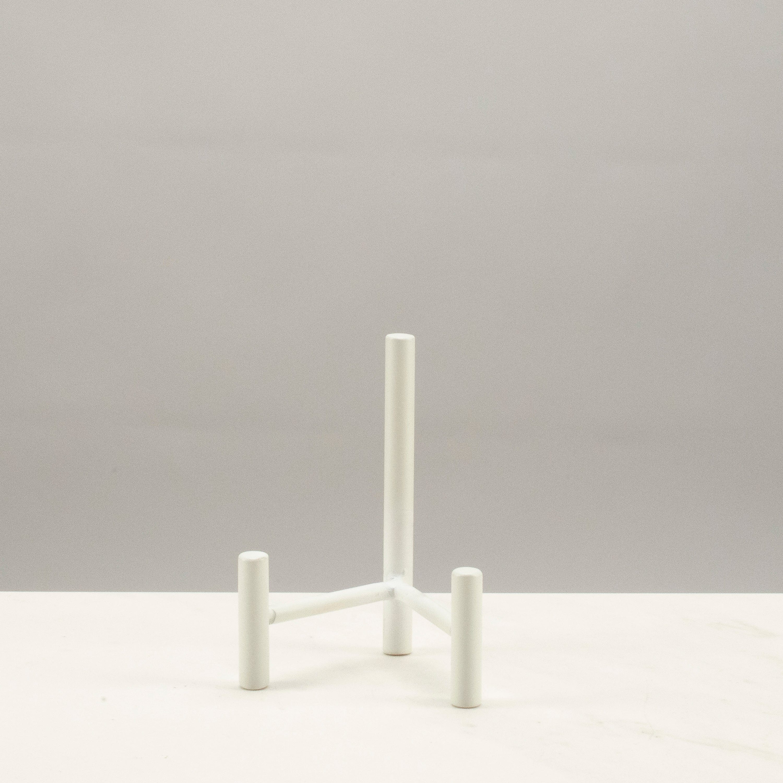 KALIFANO Jewelry Displays 4” White 3 Prong Mini Metal Display - Powder Coated DISPLAY-MINI-WT