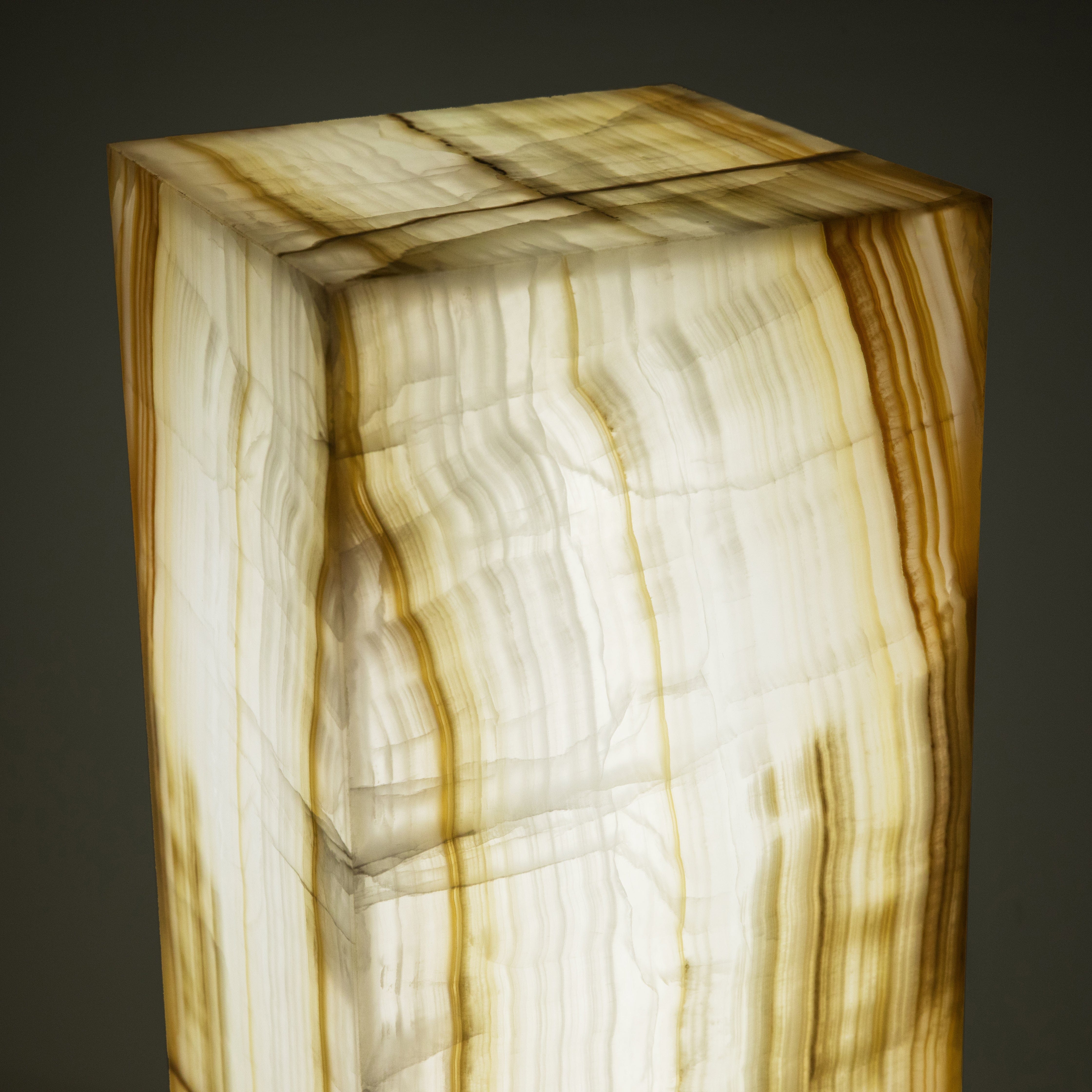 Kalifano Light Towers Amber Onyx Light Tower - 47 in LT120x30.002