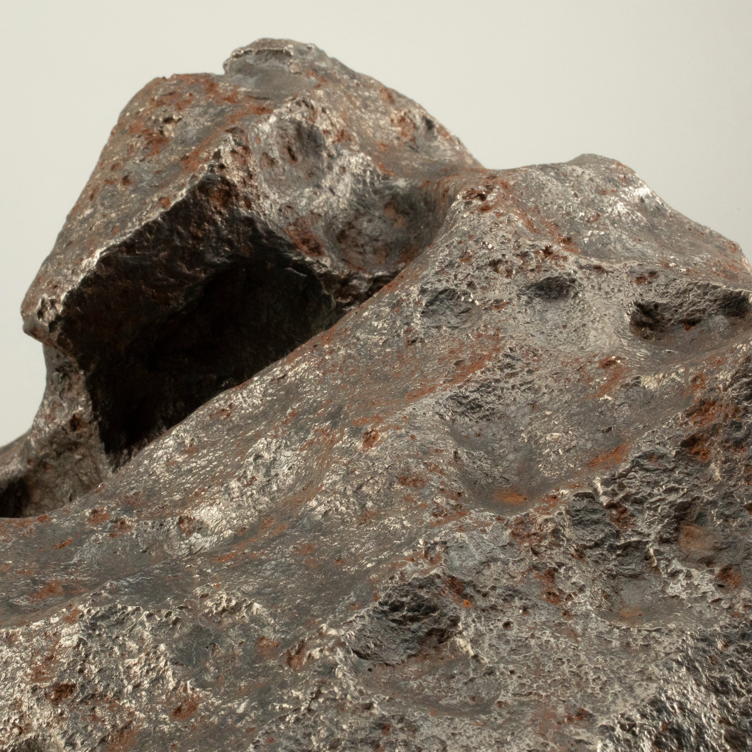 Kalifano Meteorites Campo Del Cielo Iron Meteorite End Cut from Chaco, Argentina 13" / 35.3 kgs MTCC480000.001