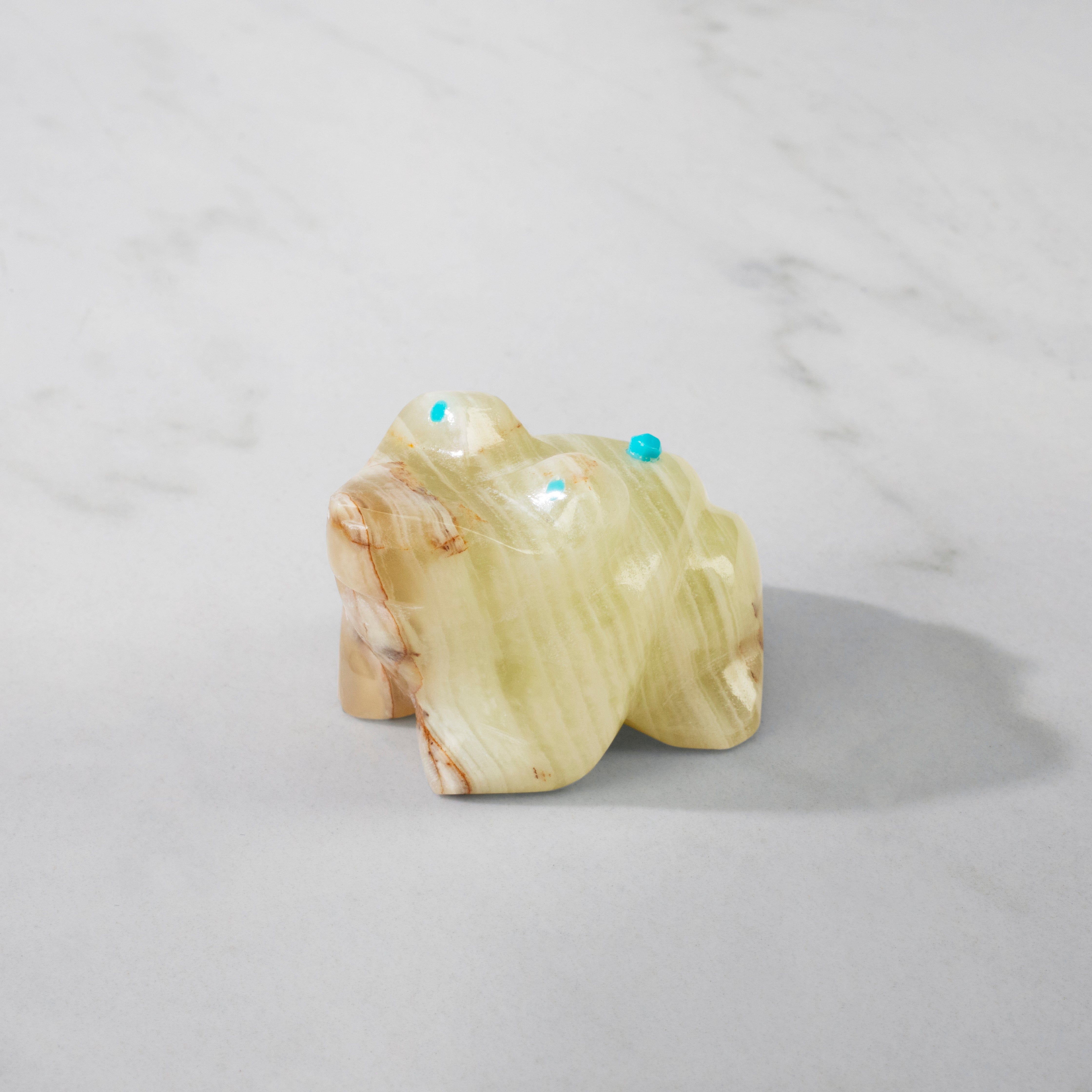 Kalifano Native American Fetish Carvings Enrike Leekya Green Onyx Handmade Zuni Fetish Frog Carving NAC222.002