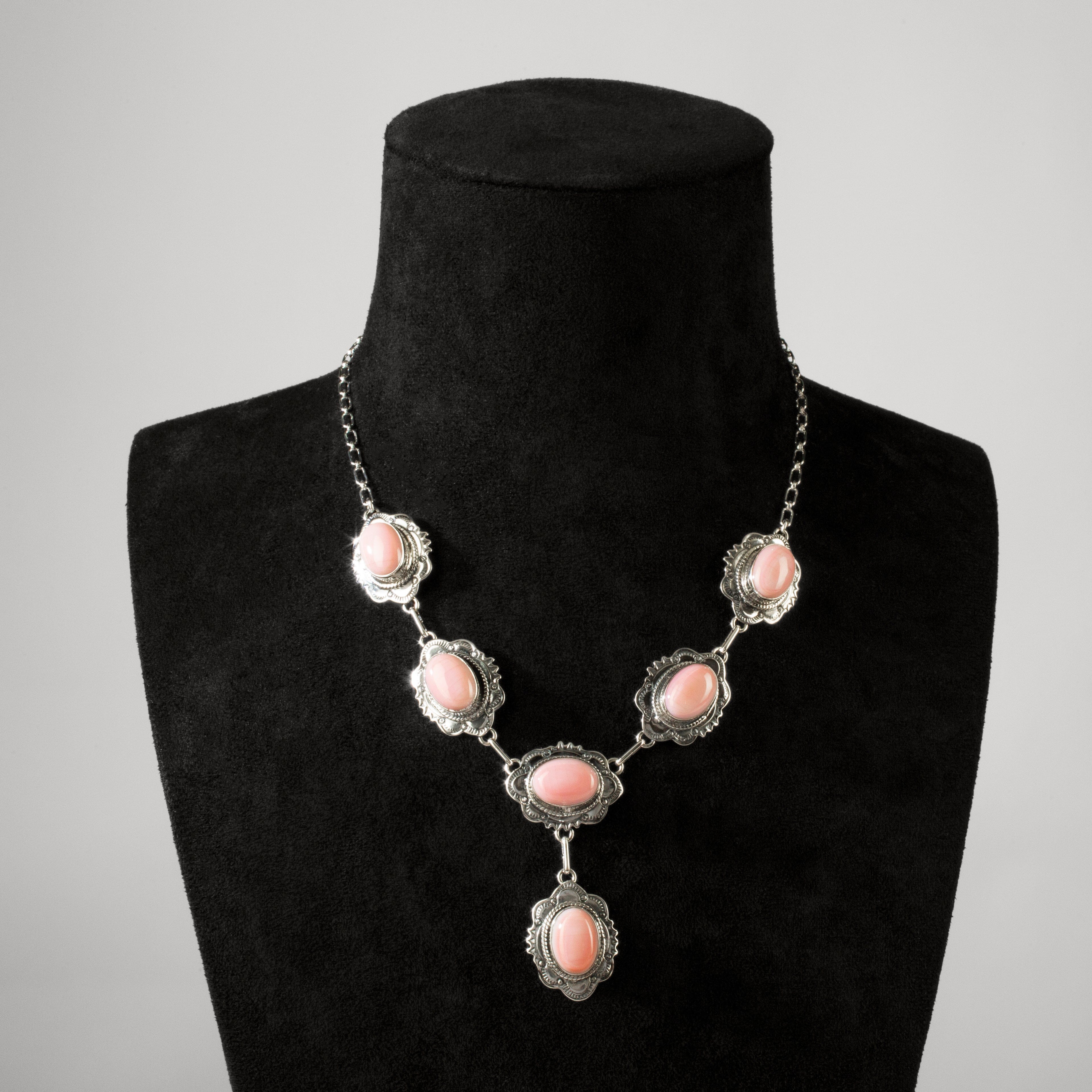 Kalifano Native American Jewelry 18" Joe Piaso Jr. Pink Conch Shell Navajo USA Native American Made 925 Sterling Silver Necklace NAN4750.001