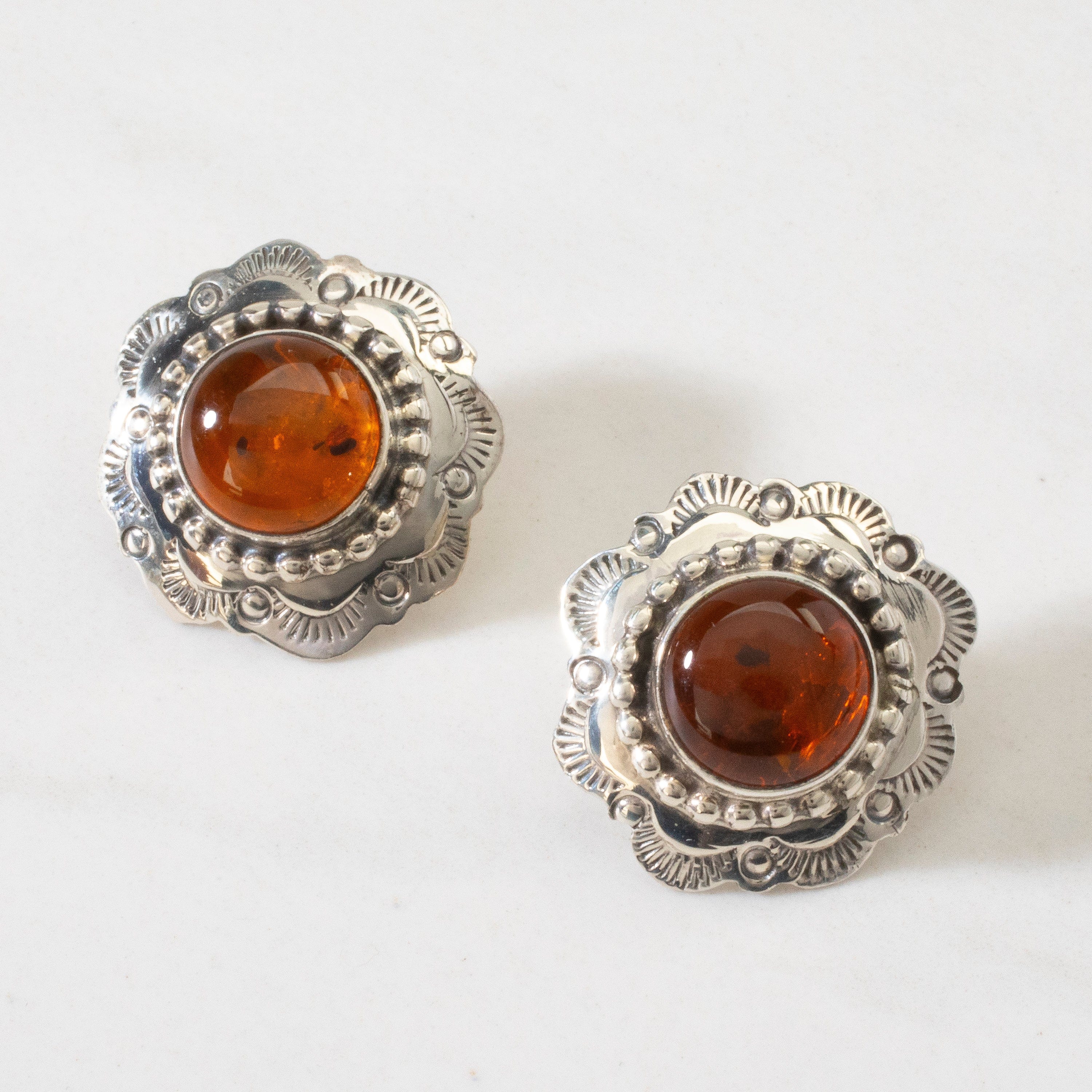 Kalifano Native American Jewelry Baltic Amber Navajo USA Native American Made 925 Sterling Silver Earrings with Stud Backing NAE300.024