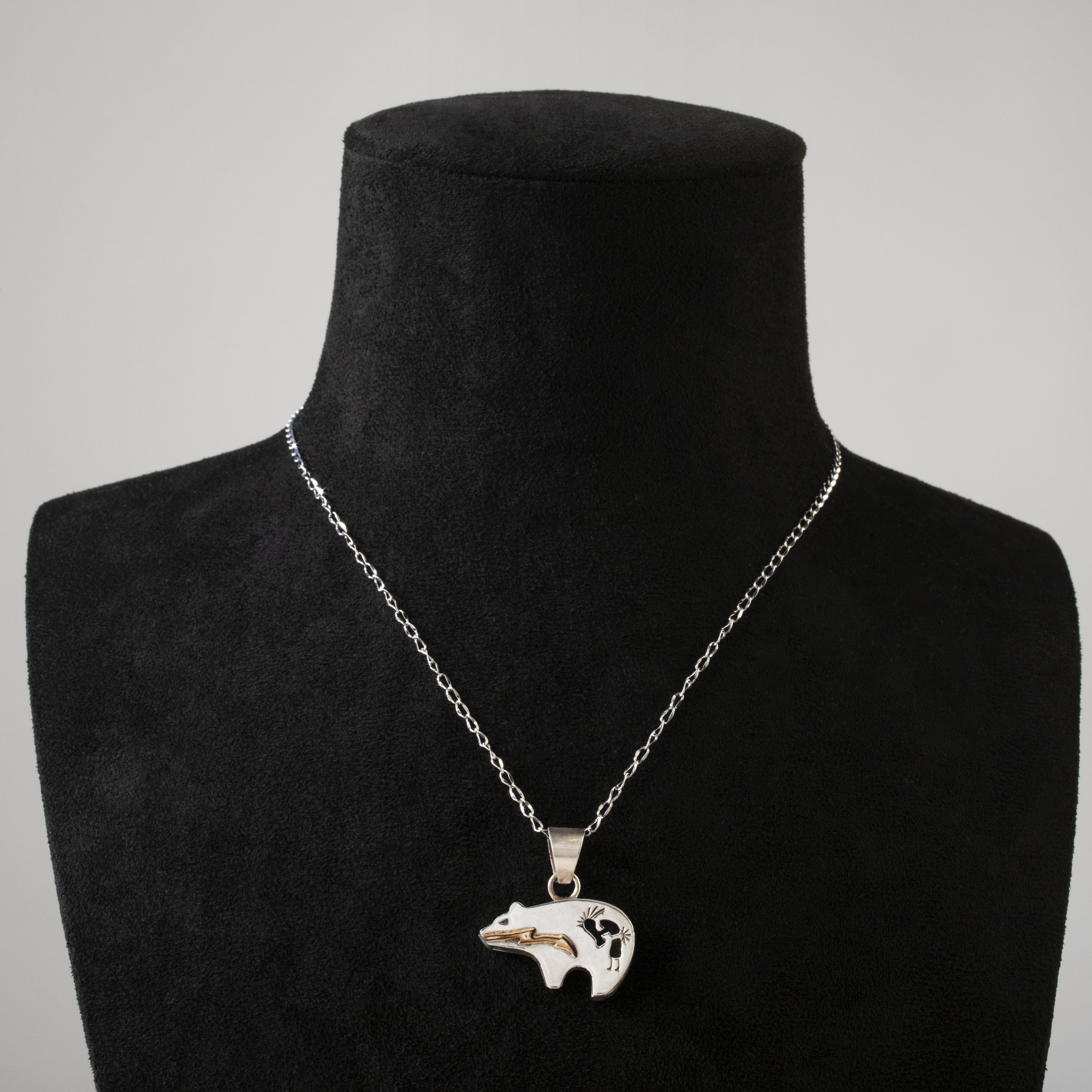 Kalifano Native American Jewelry Bear with Heartline USA Native American Made 925 Sterling Silver Pendant NAN400.028