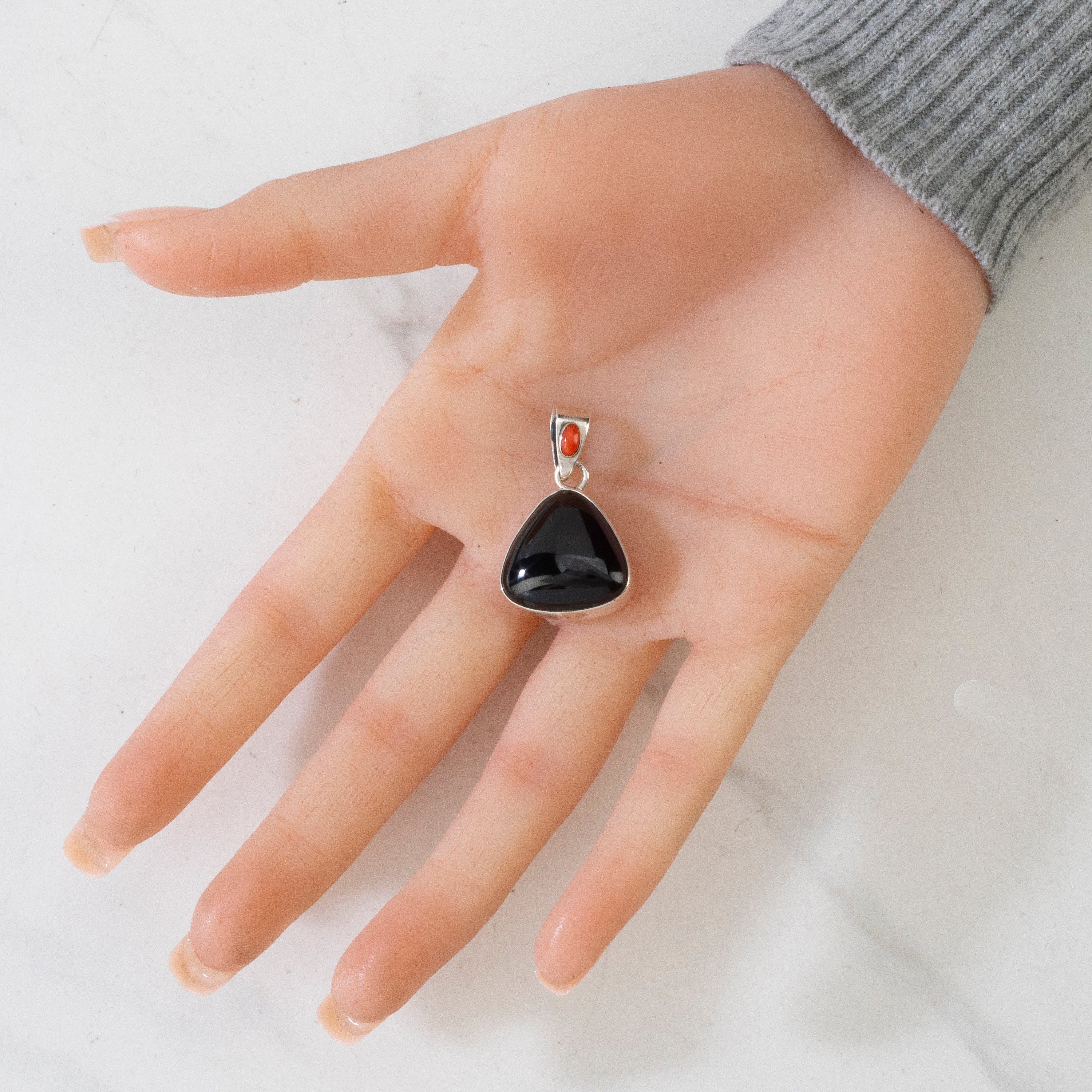 Kalifano Native American Jewelry Black Onyx & Spiny Oyster Shell USA Native American Made 925 Sterling Silver Pendant NAN300.015