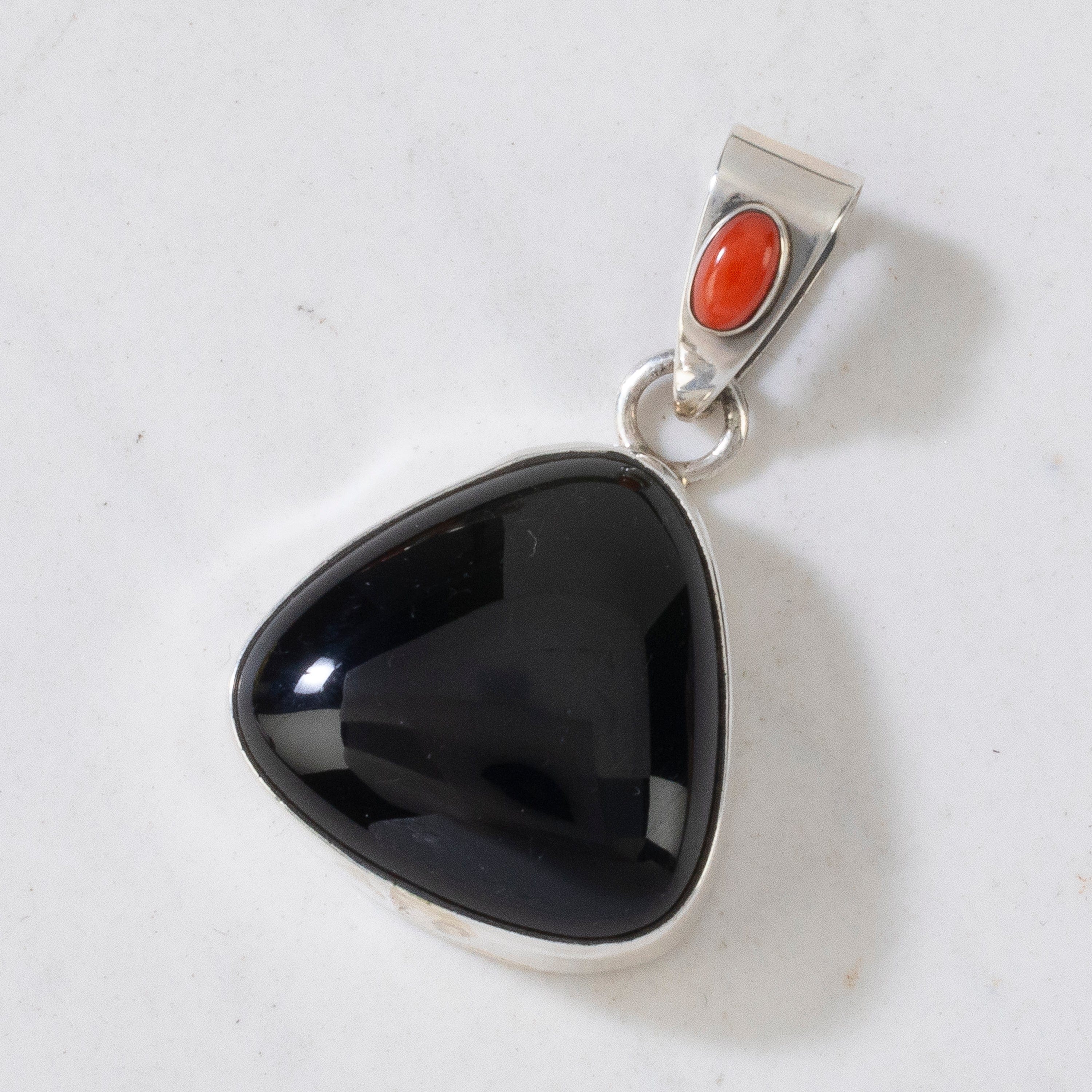 Kalifano Native American Jewelry Black Onyx & Spiny Oyster Shell USA Native American Made 925 Sterling Silver Pendant NAN300.015