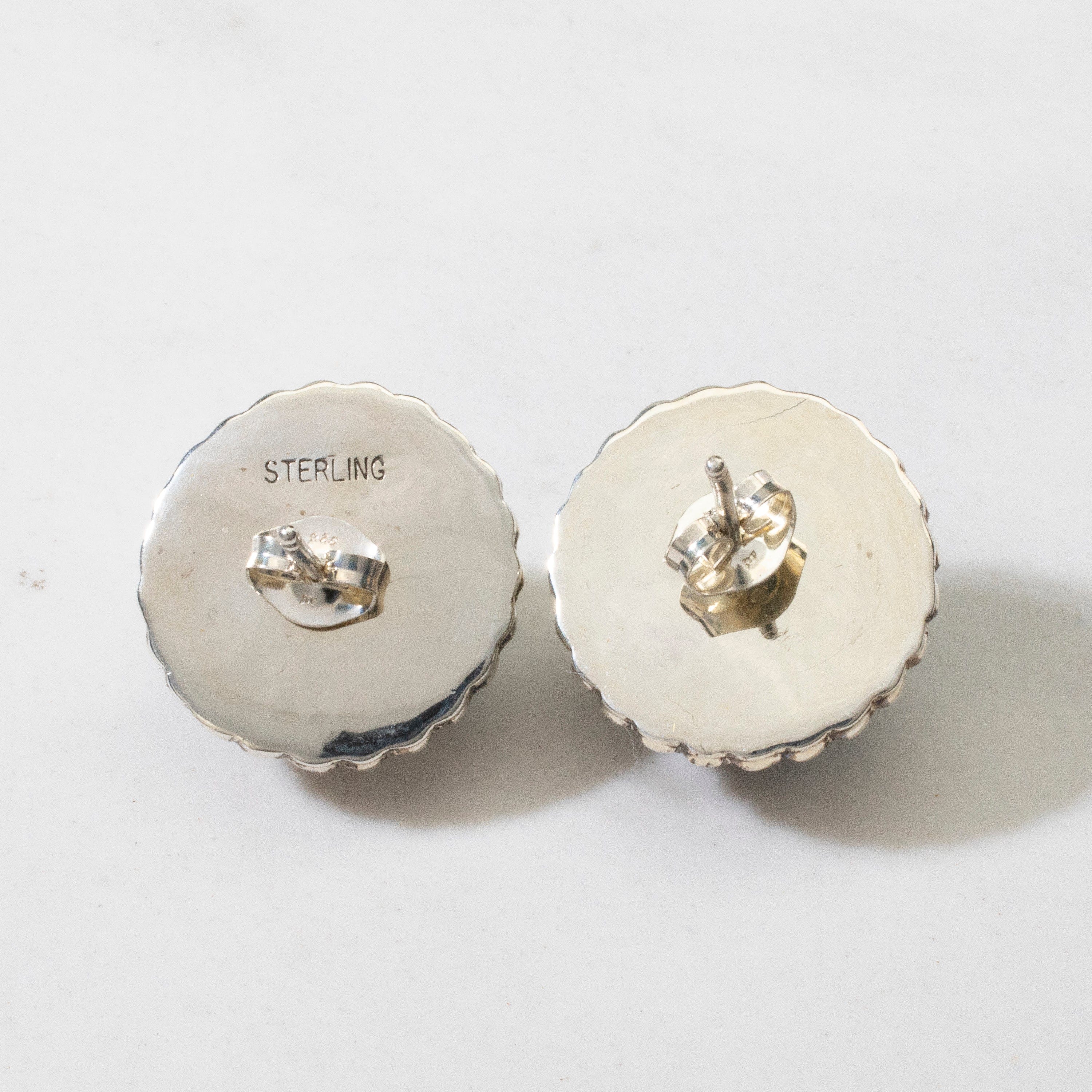 Kalifano Native American Jewelry Denim Lapis Round Navajo USA Native American Made 925 Sterling Silver Earrings with Stud Backing NAE300.035
