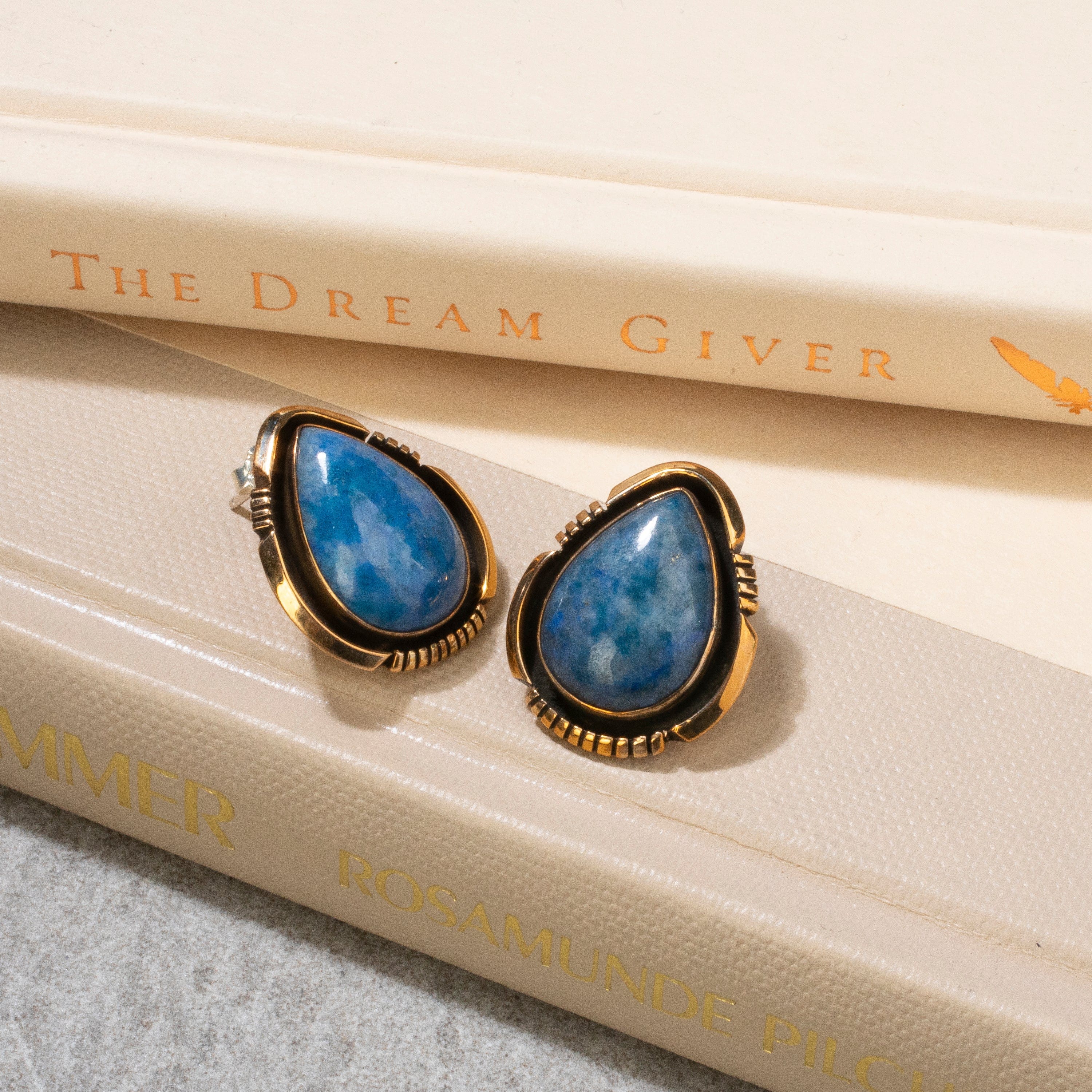 Kalifano Native American Jewelry Denim Lapis Teardrop Navajo USA Native American Made 925 Sterling Silver Earrings with Stud Backing NAE500.014