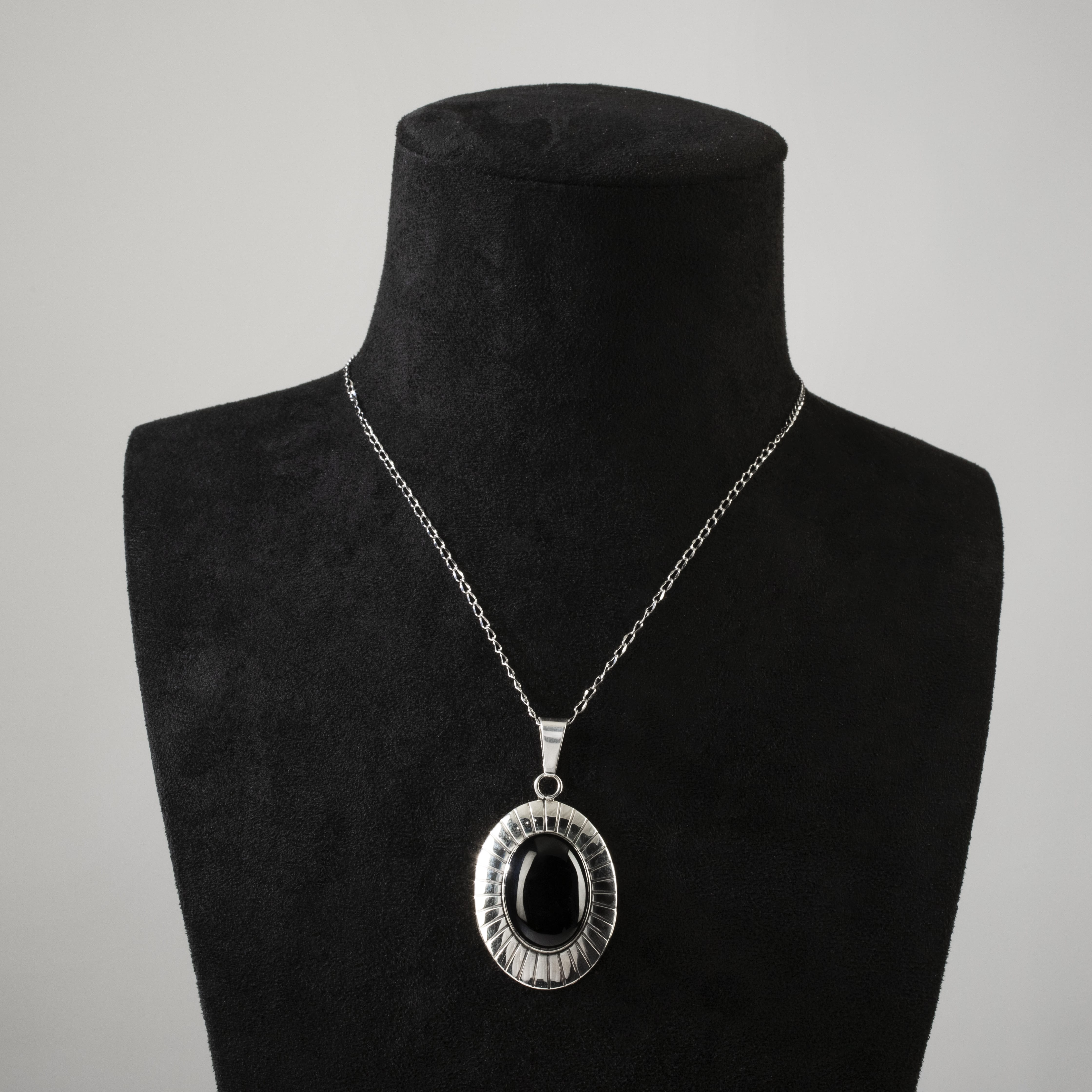 Kalifano Native American Jewelry Ella Peter Black Onyx Navajo USA Native American Made 925 Sterling Silver Pendant NAN400.026