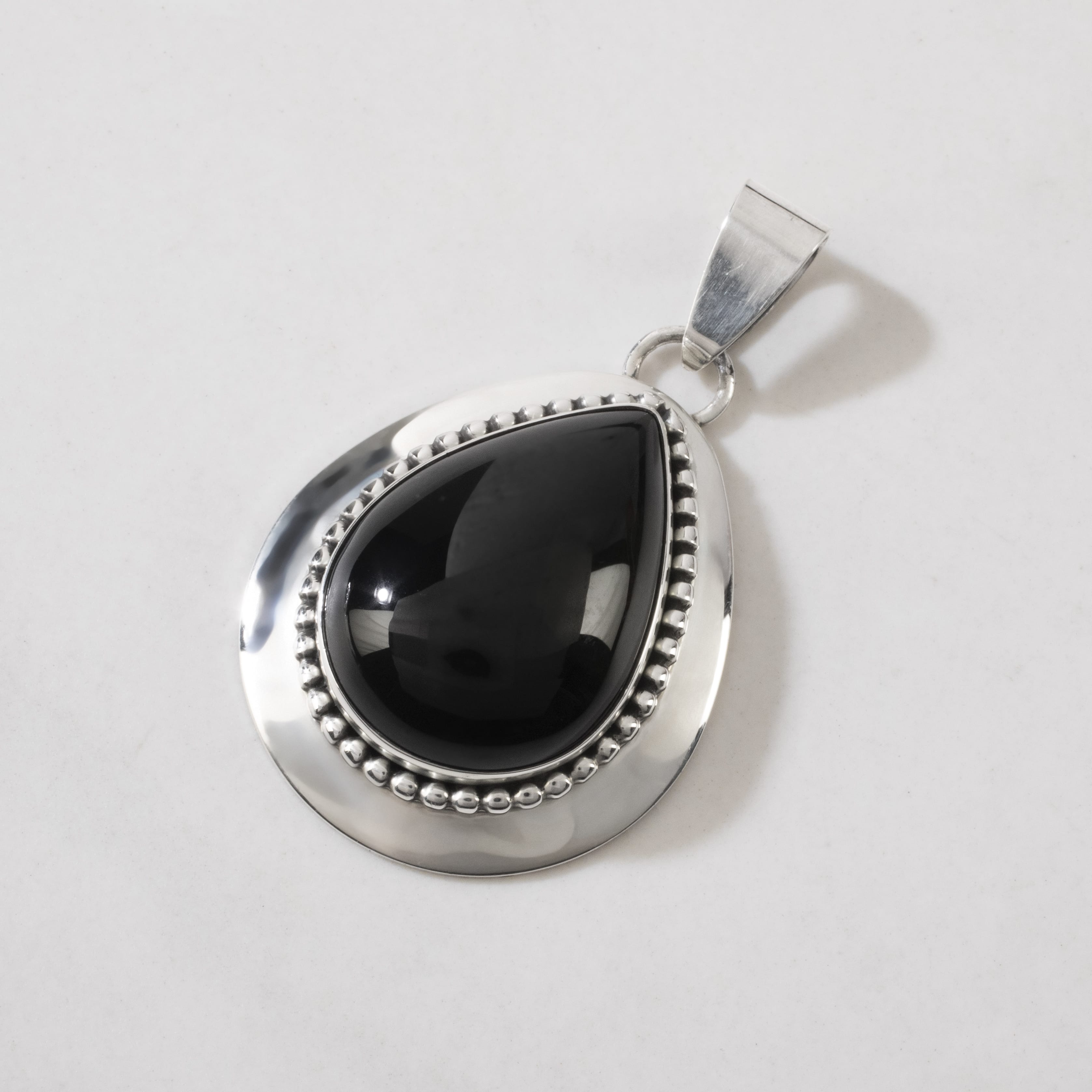 Kalifano Native American Jewelry Ella Peter Black Onyx Teardrop Navajo USA Native American Made 925 Sterling Silver Pendant NAN350.012
