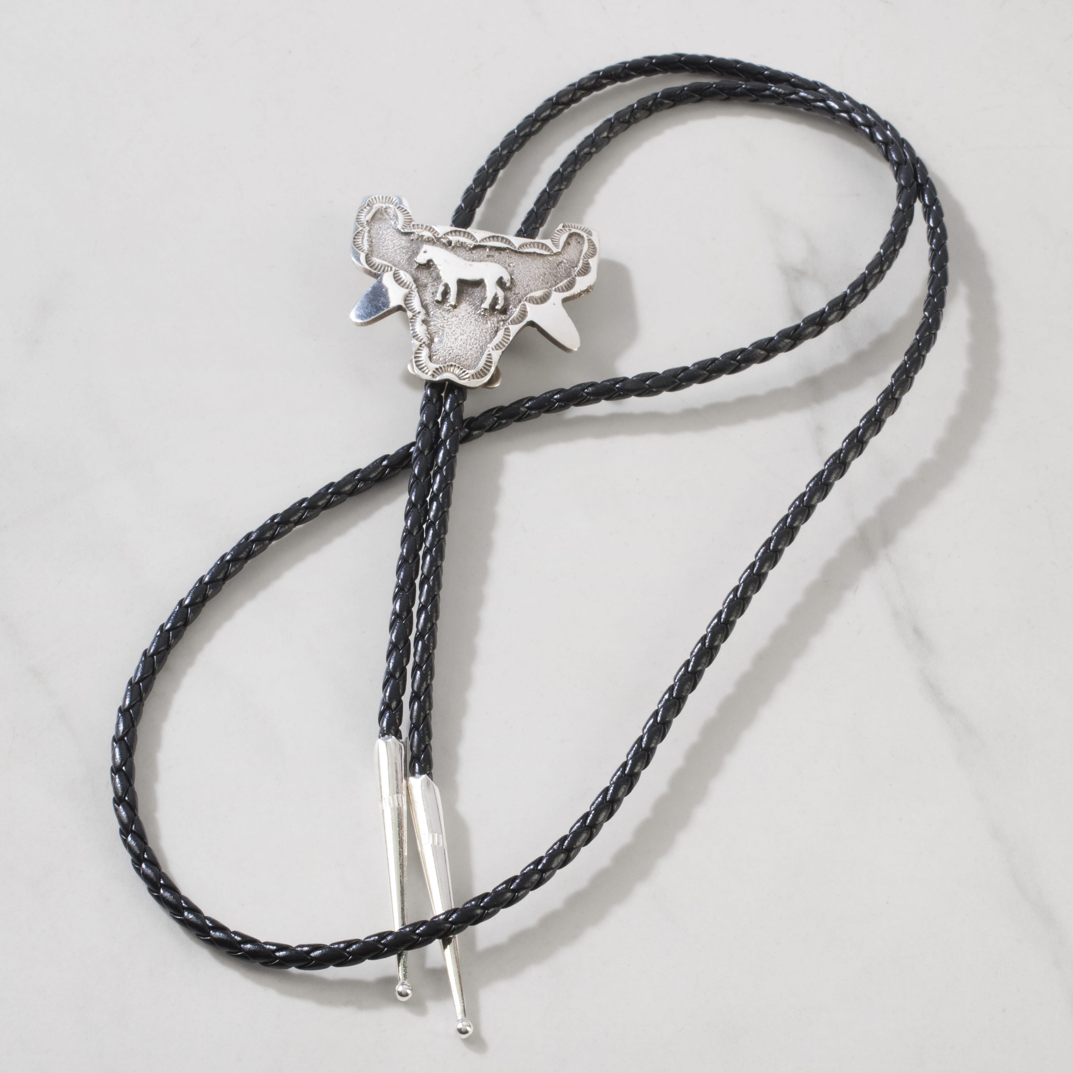 Kalifano Native American Jewelry Emerson Kinsel Navajo Horse USA Native American Made 925 Sterling Silver Bolo Tie NABT550.001