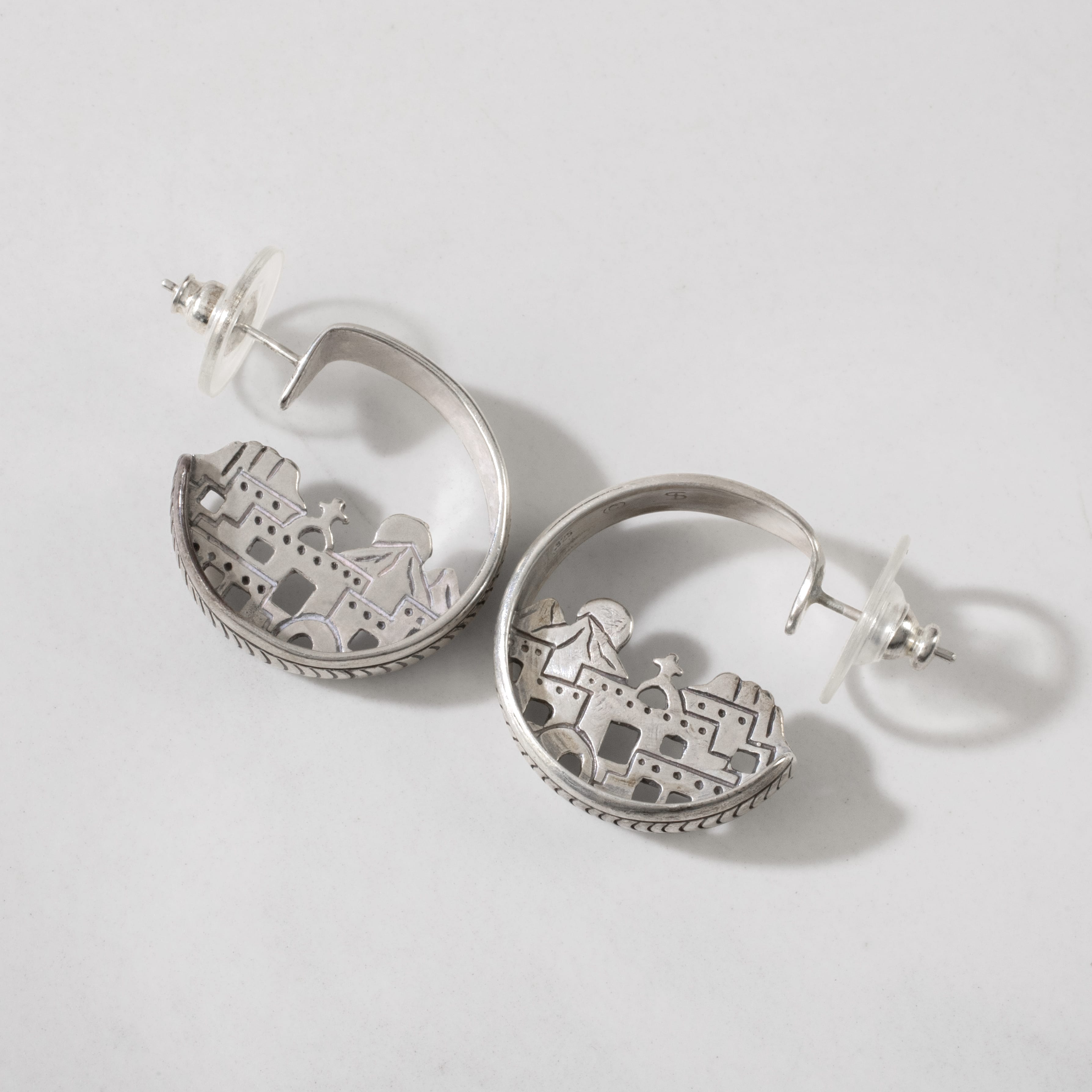 Kalifano Native American Jewelry Pueblo Village Semi Hoop USA Native American Made 925 Sterling Silver Earrings with Stud Backing NAE500.019