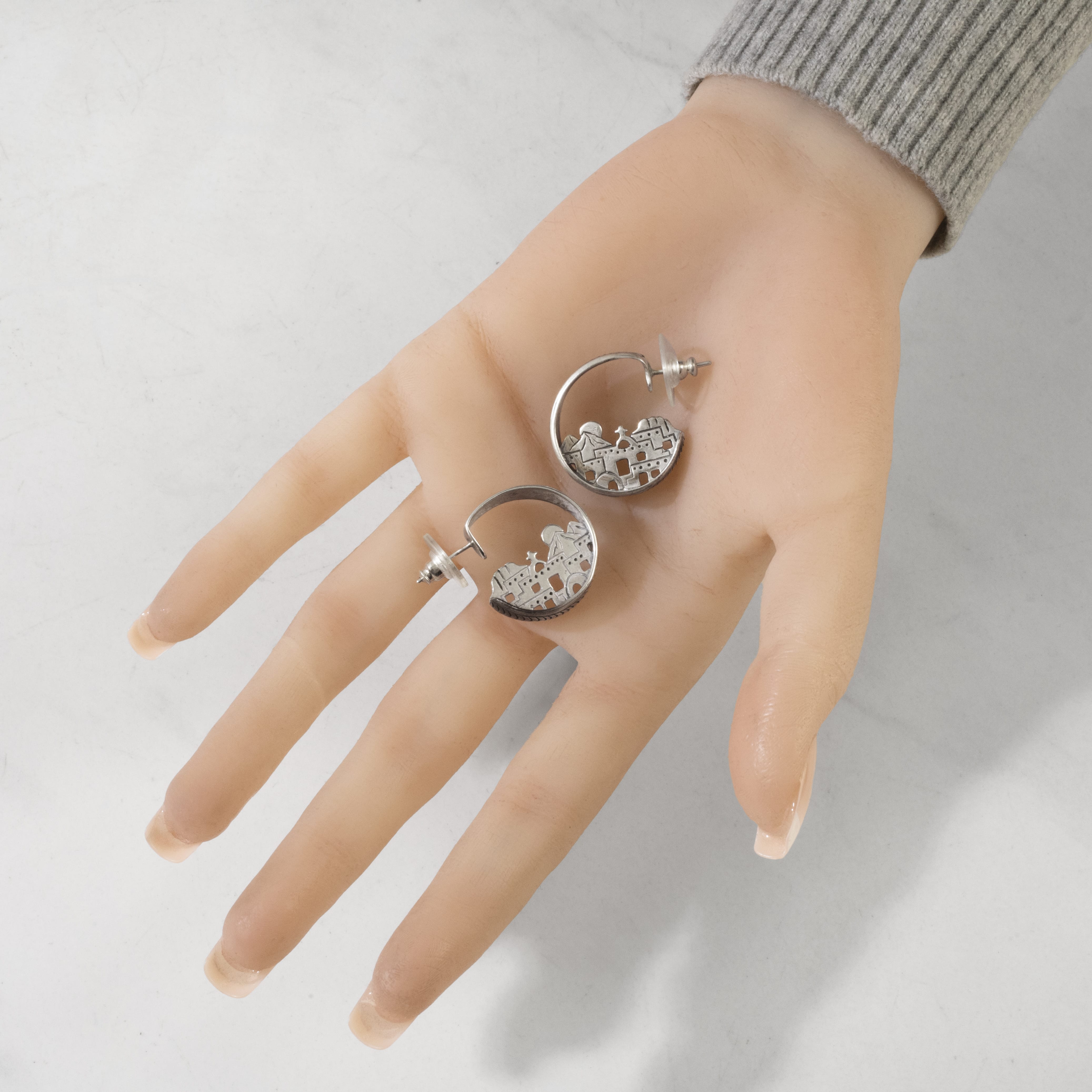 Kalifano Native American Jewelry Pueblo Village Semi Hoop USA Native American Made 925 Sterling Silver Earrings with Stud Backing NAE500.019
