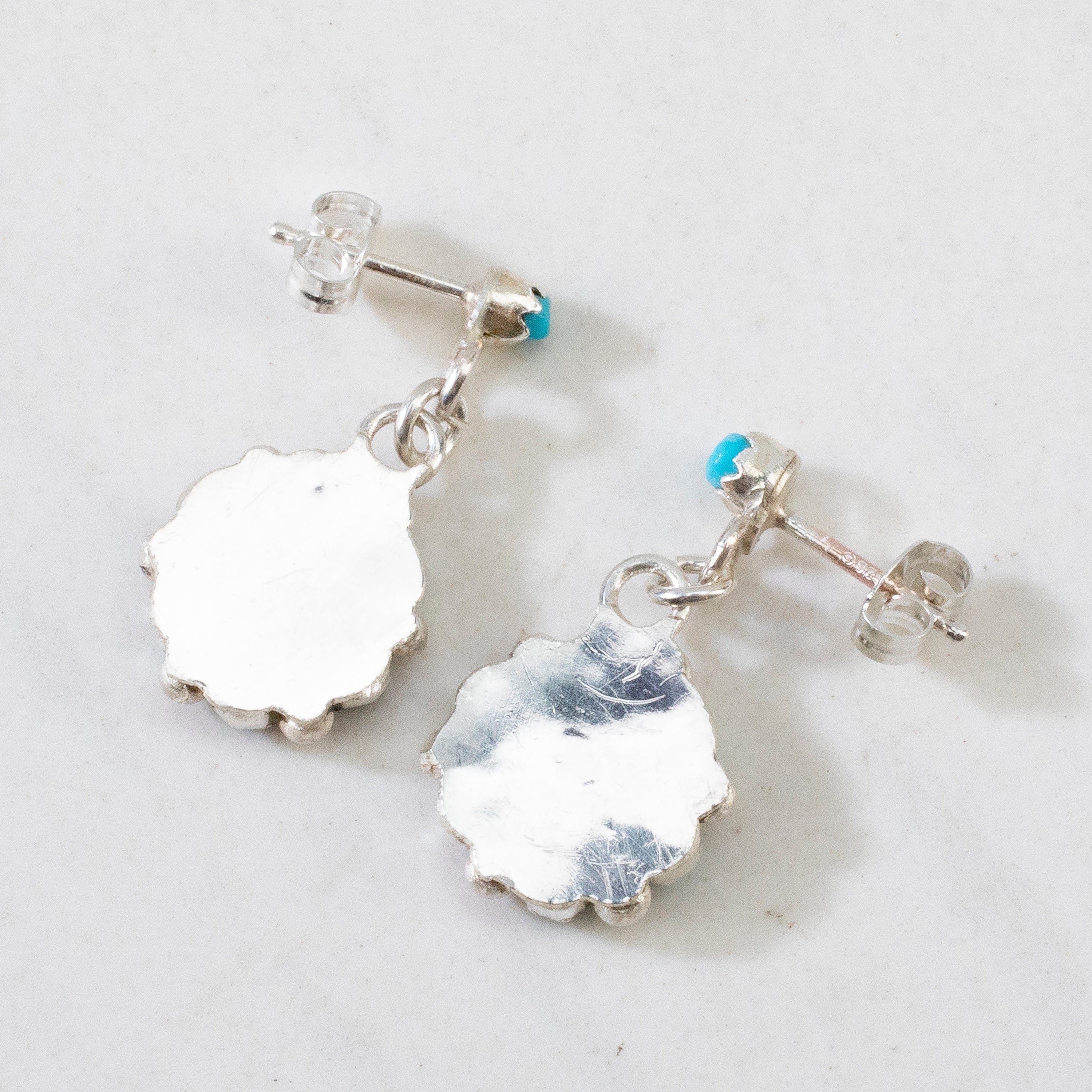 Kalifano Native American Jewelry Tricia Leekity Kingman Turquoise Flower USA Zuni Native American Made 925 Sterling Silver Earrings with Stud Backing NAE300.037