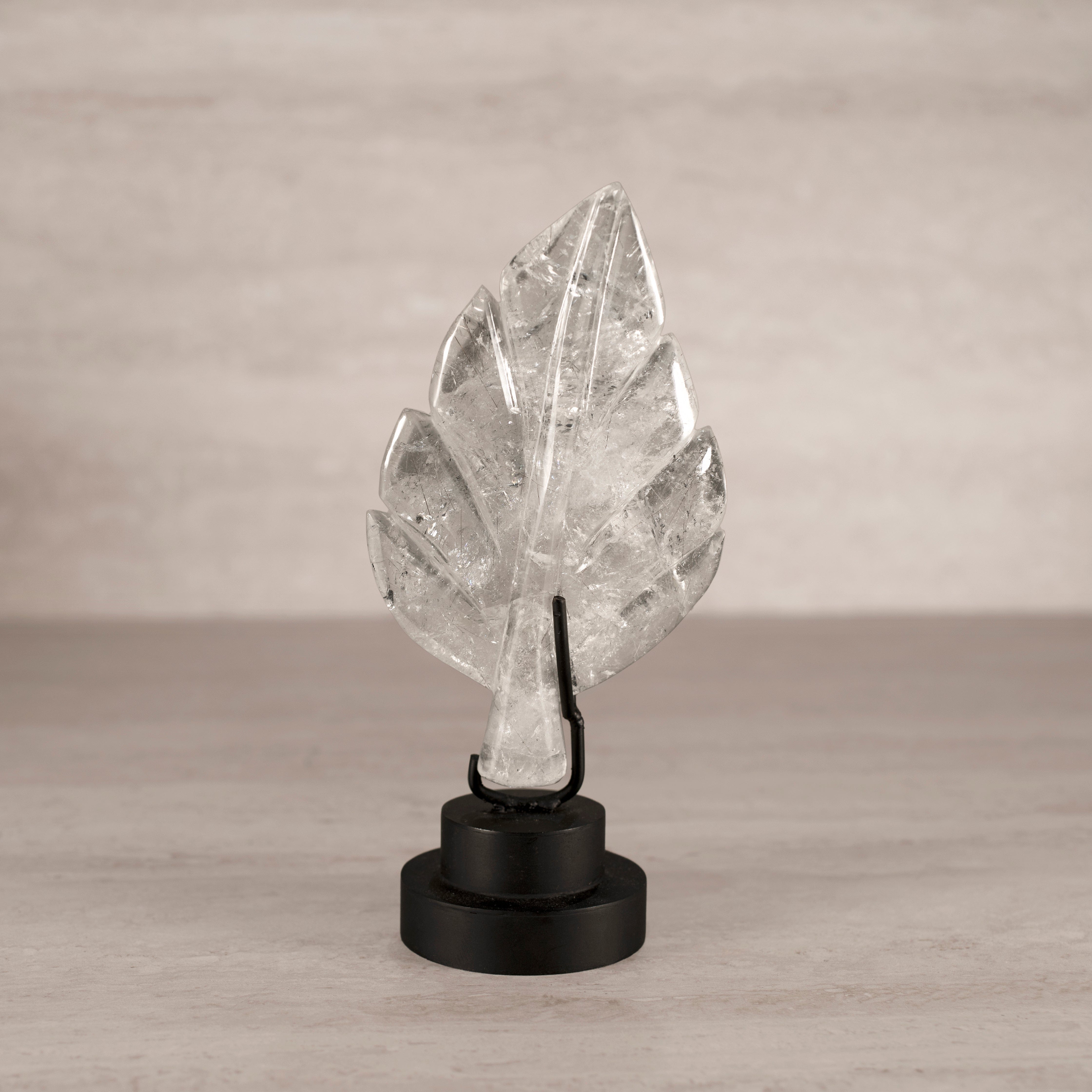 KALIFANO Quartz Natural Brazilian Quartz Leaf on Custom Stand - 9.25" / 480 g QZ9000.002