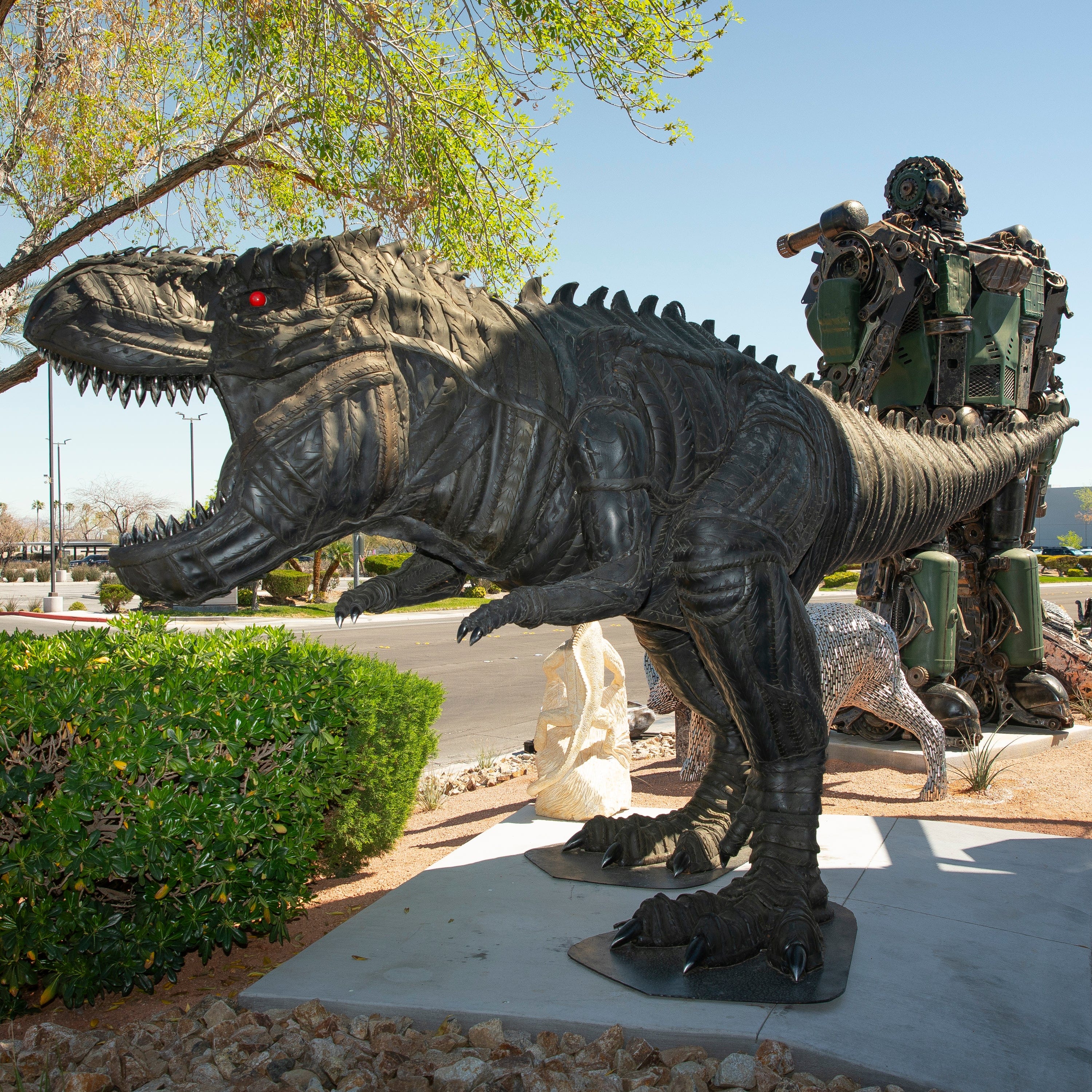 Kalifano Recycled Metal Art 18ft T-Rex Tire Art Sculpture RMS-TREXTIRE600-K