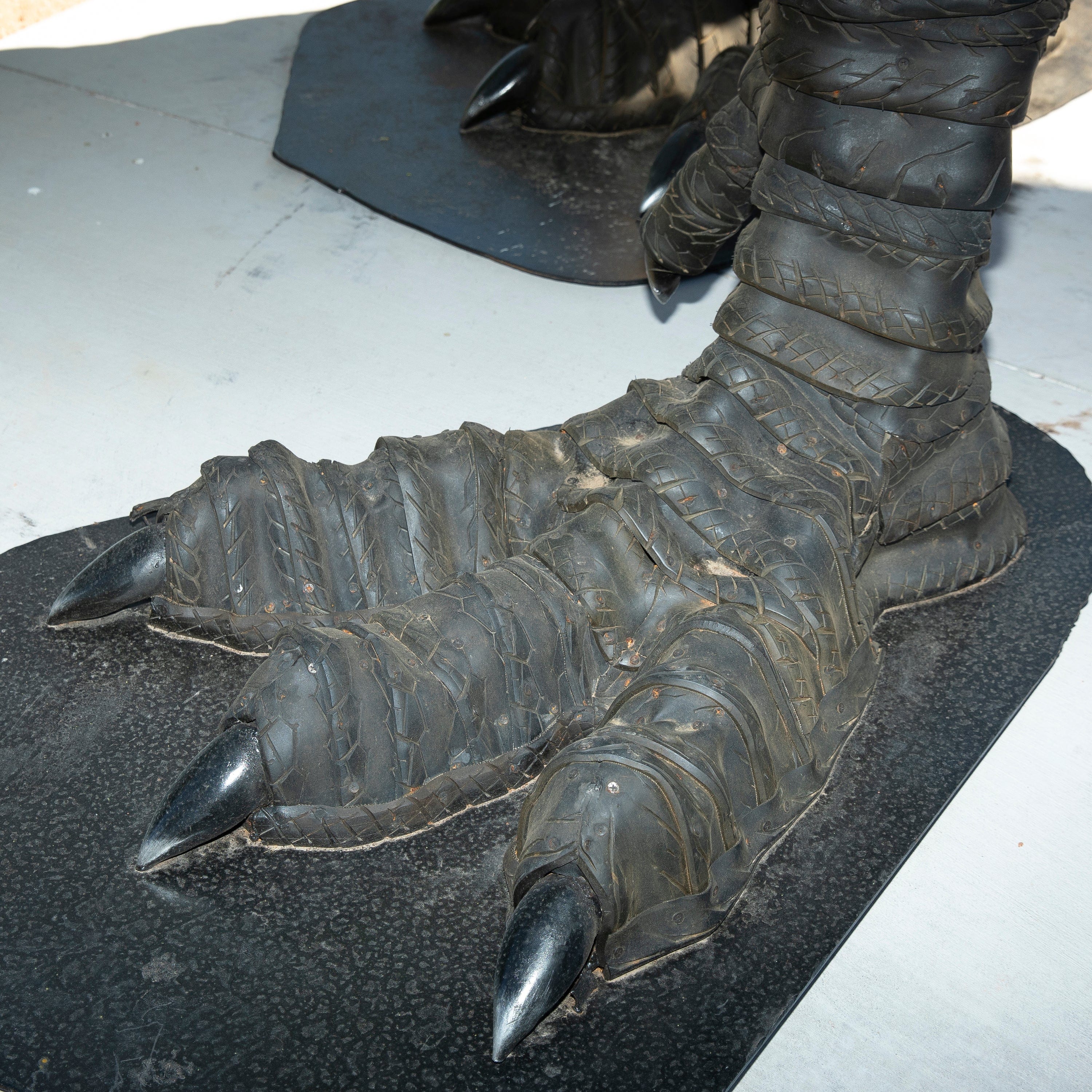 Kalifano Recycled Metal Art 18ft T-Rex Tire Art Sculpture RMS-TREXTIRE600-K